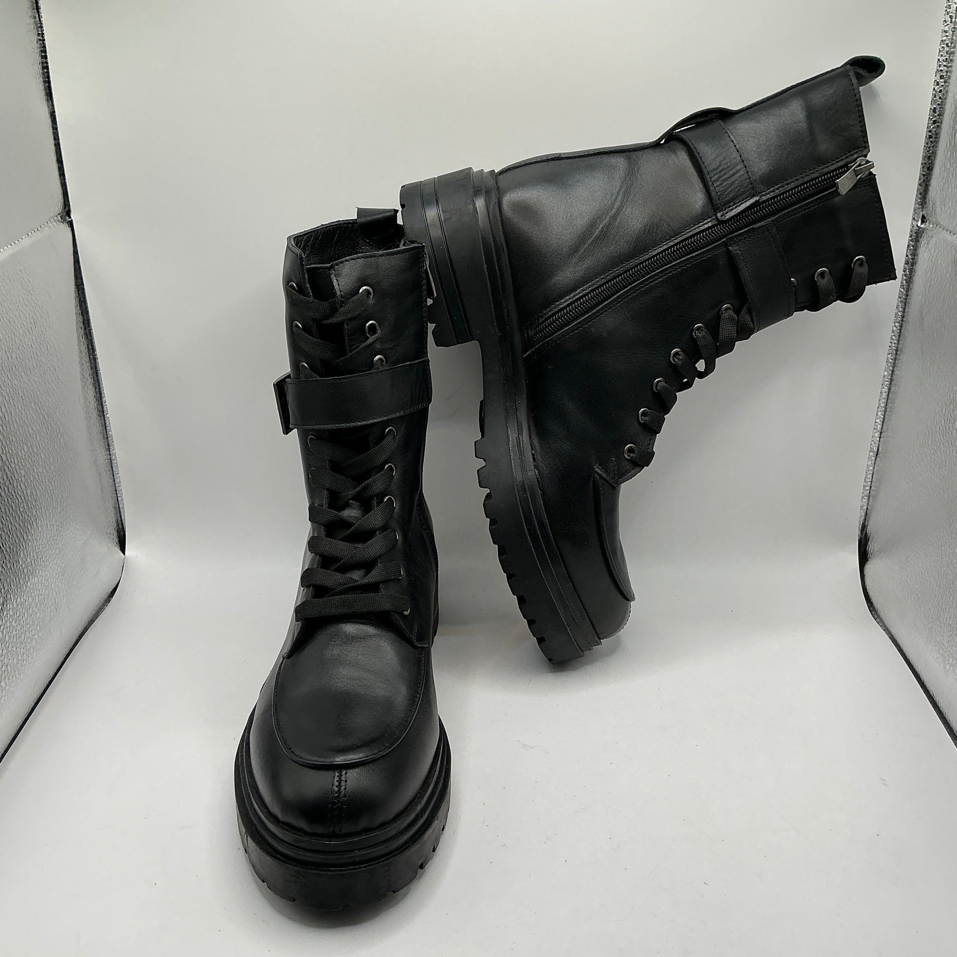 DANIEL, black leather boots with lace and zip fastening