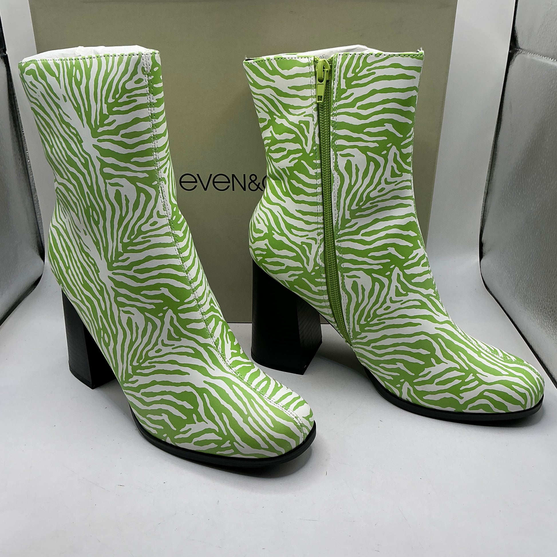 Share
Even & Odd Ankle Boots