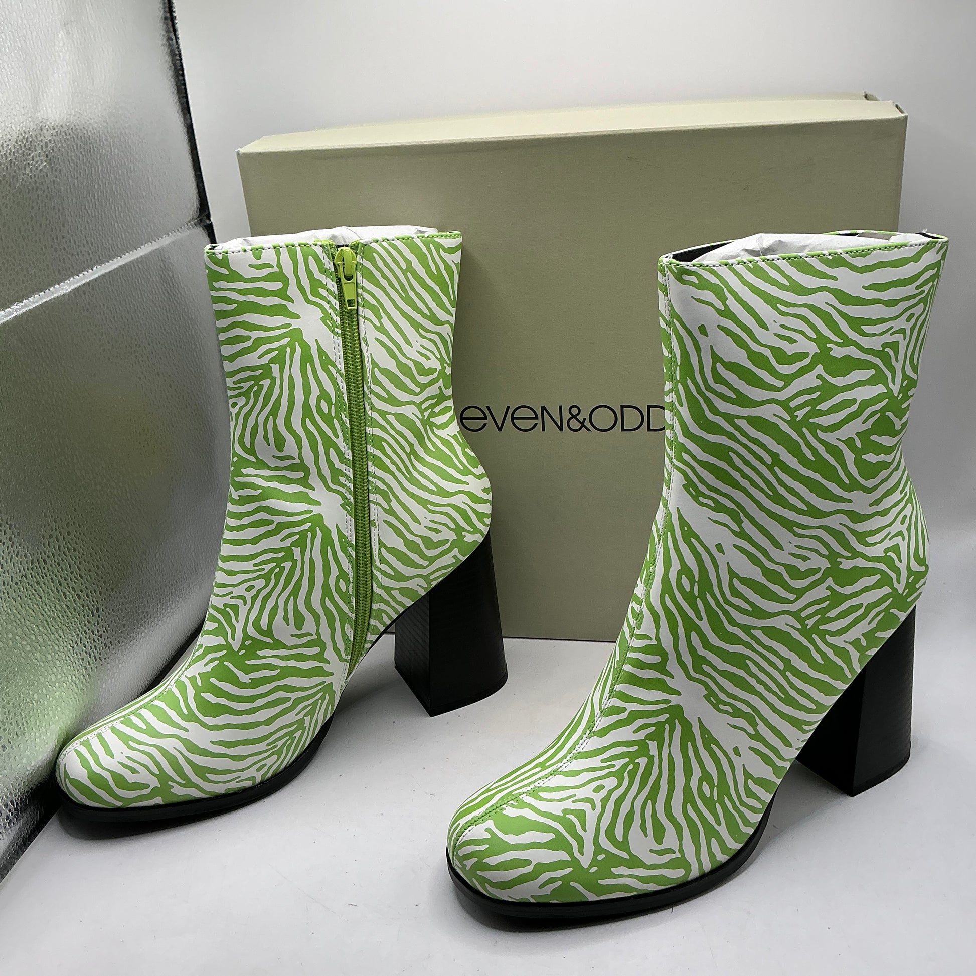 Share
Even & Odd Ankle Boots