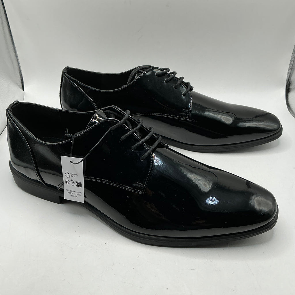 Pier One, Mens patent dress shoes, slight mark