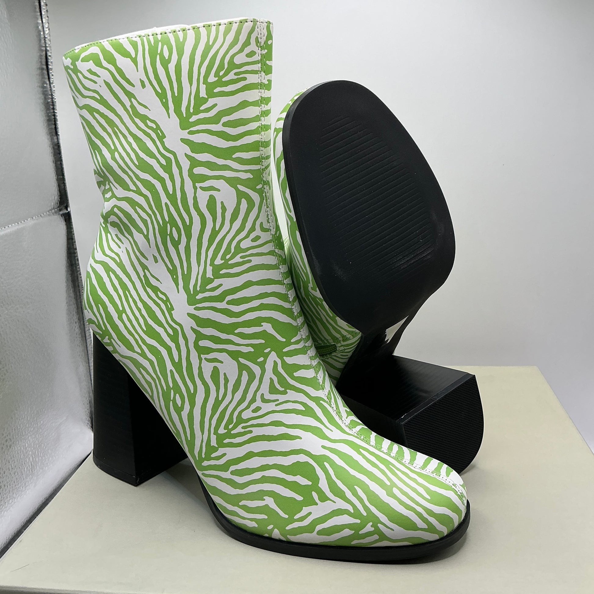 Share
Even & Odd Ankle Boots