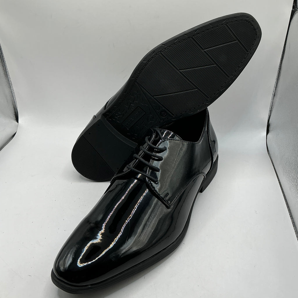 Pier One, Mens patent dress shoes, slight mark