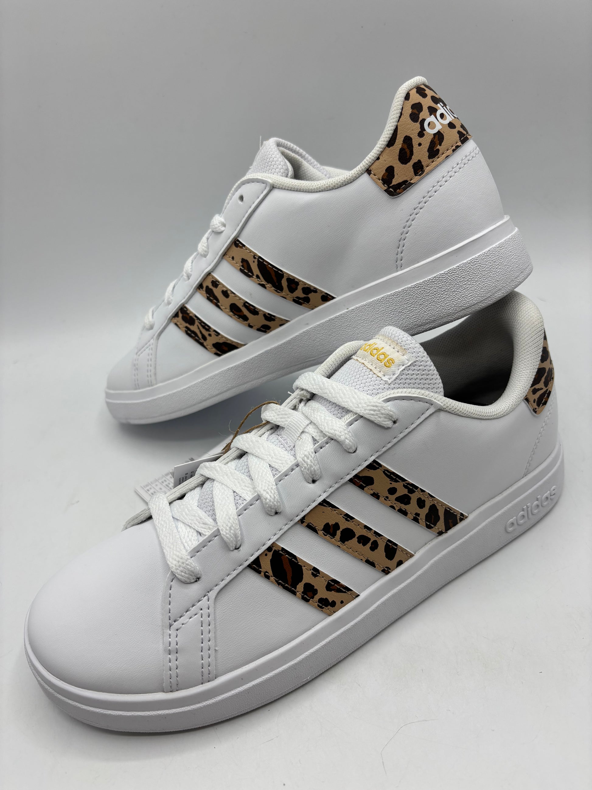 Adidas women’s grand court 2.0 leopard print trainers, size 5