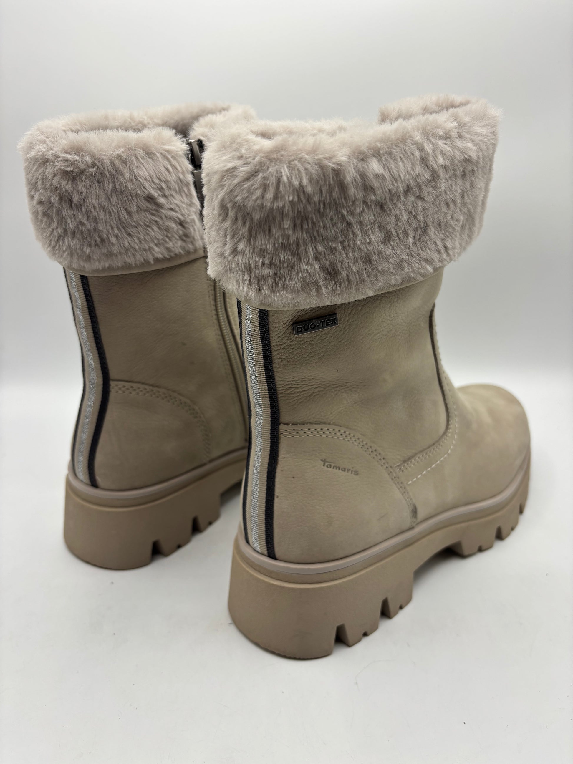 Tamari’s comfort winter boots (size6)