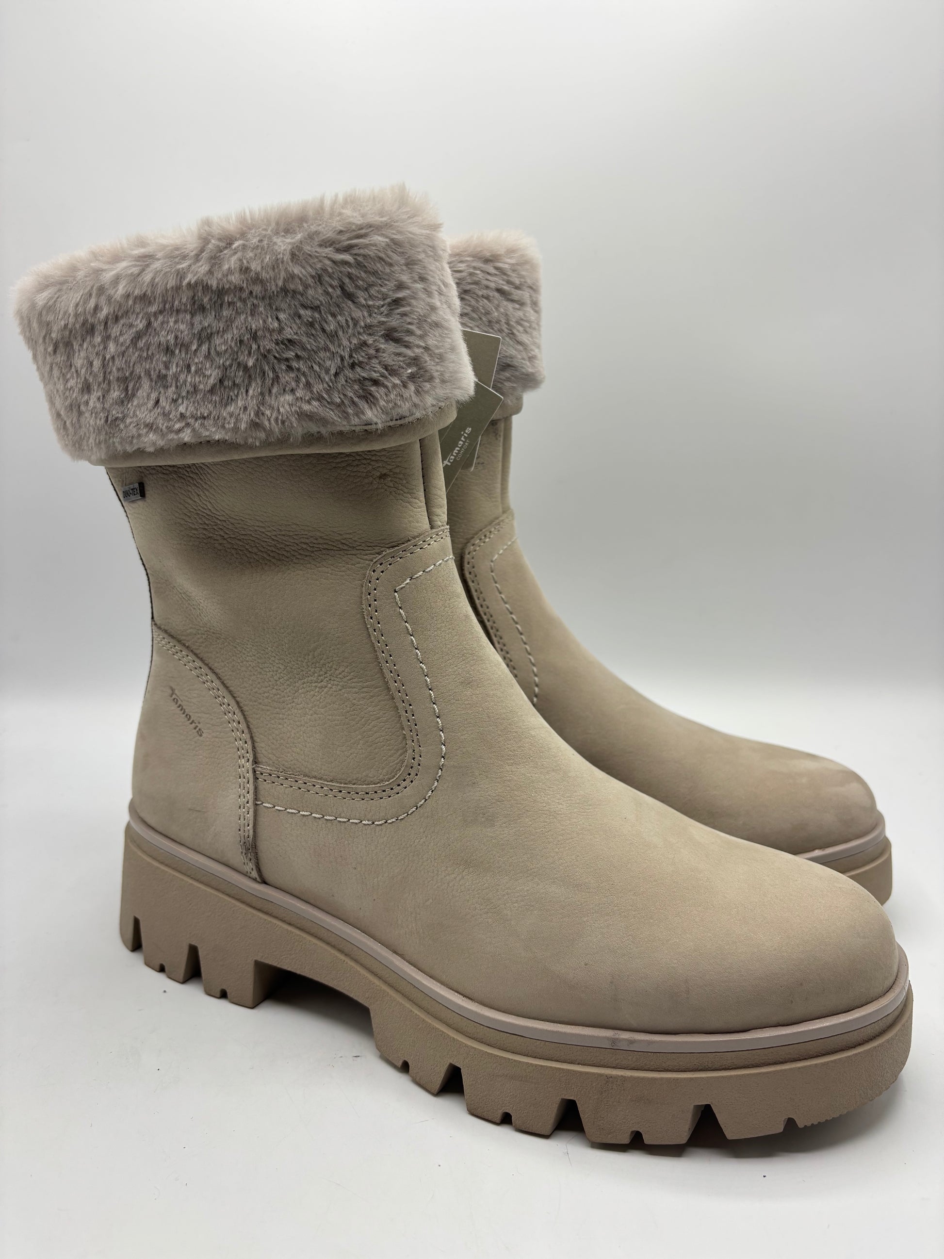 Tamari’s comfort winter boots (size6)