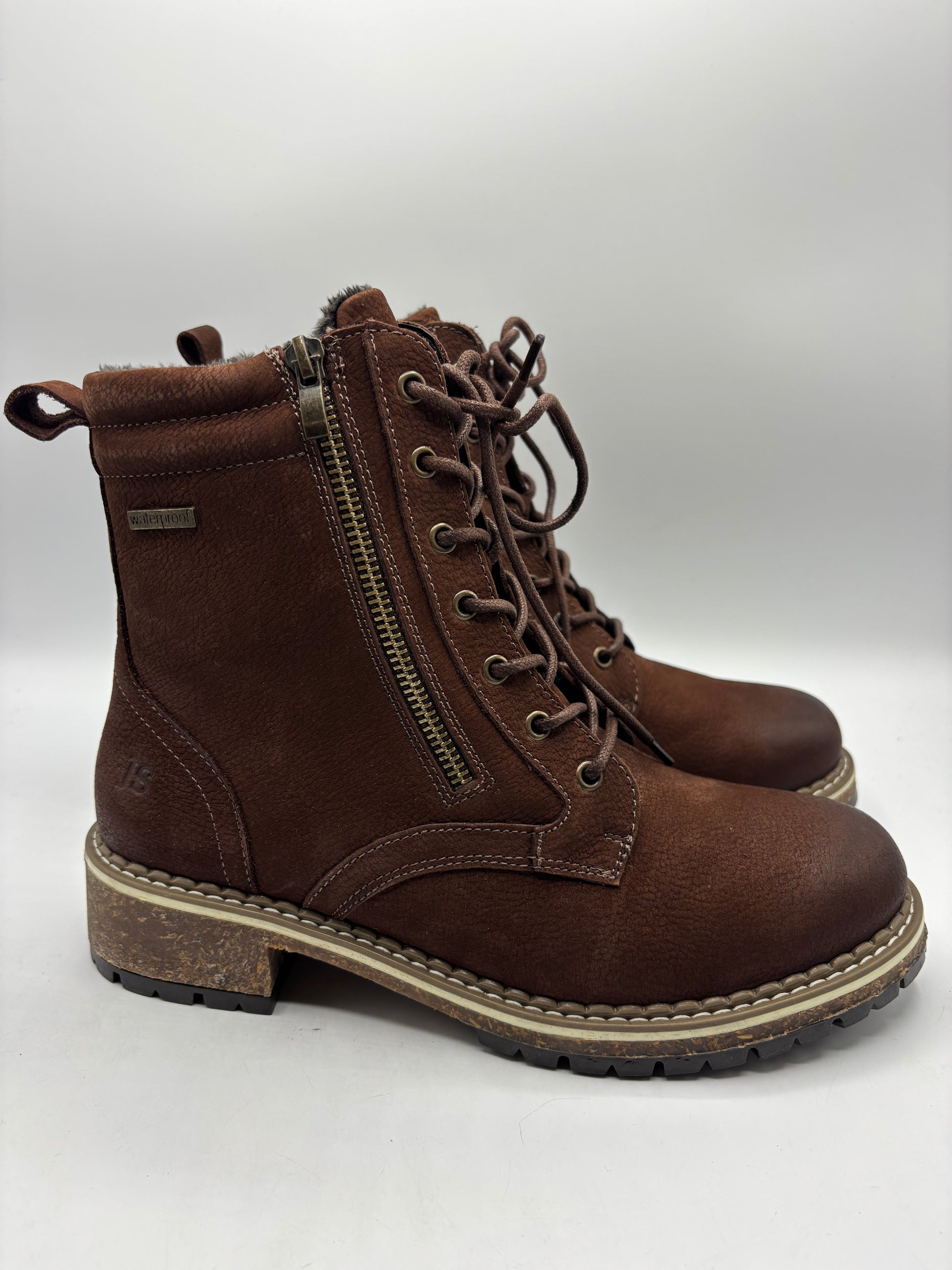 Josef seibel “waylynn 17” lace up ankle biker boots (size 6.5)