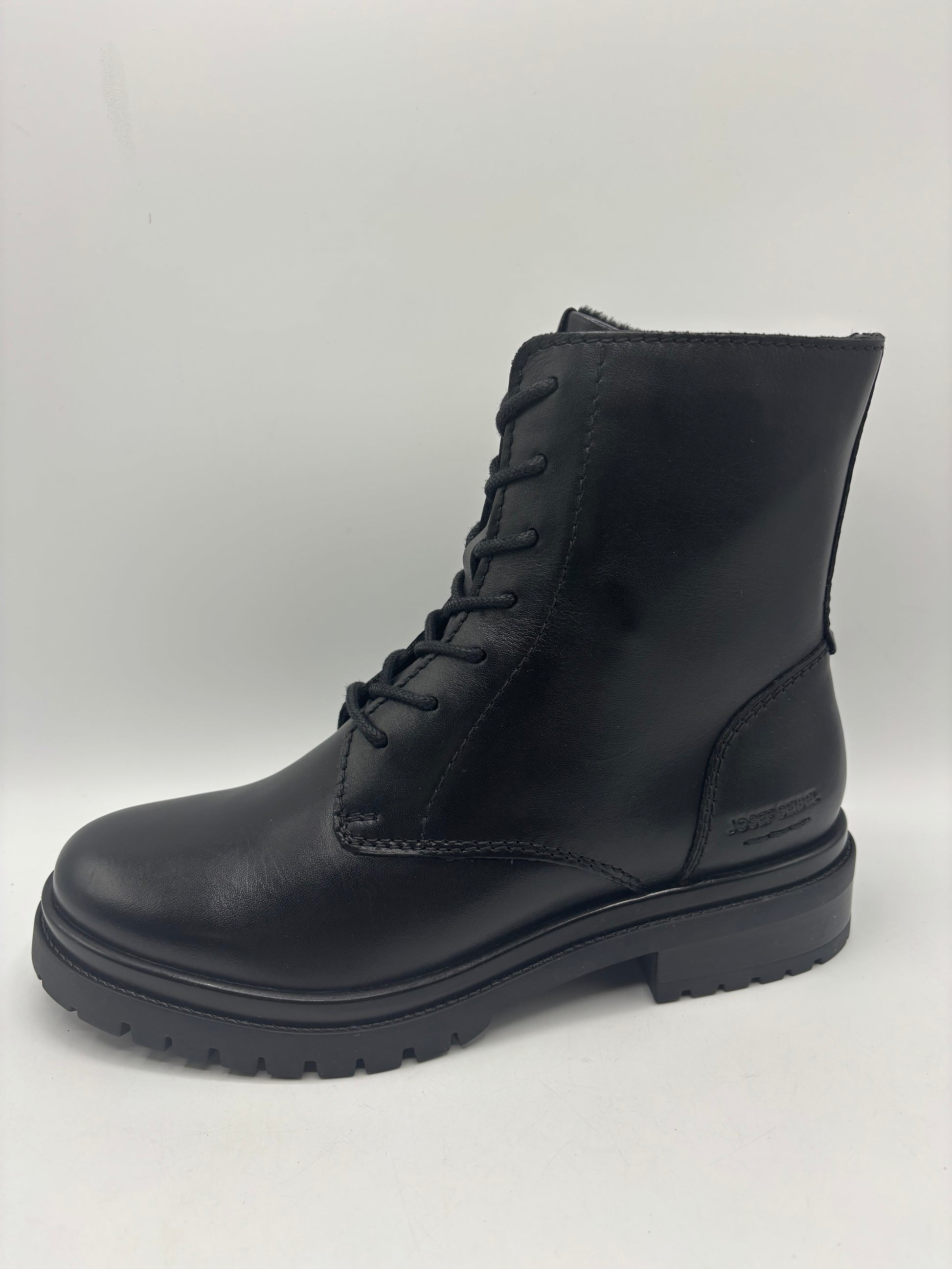Josef seibel “Stacey 07” black leather ankle boots