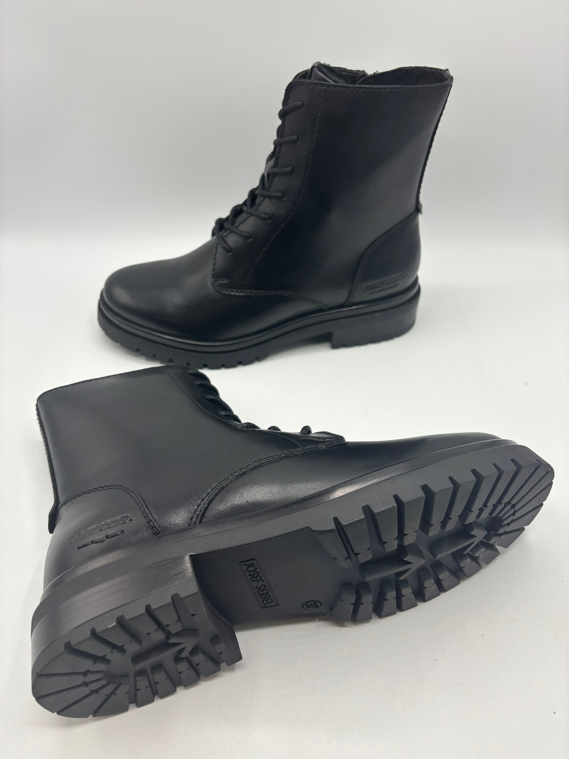 Josef seibel “Stacey 07” black leather ankle boots