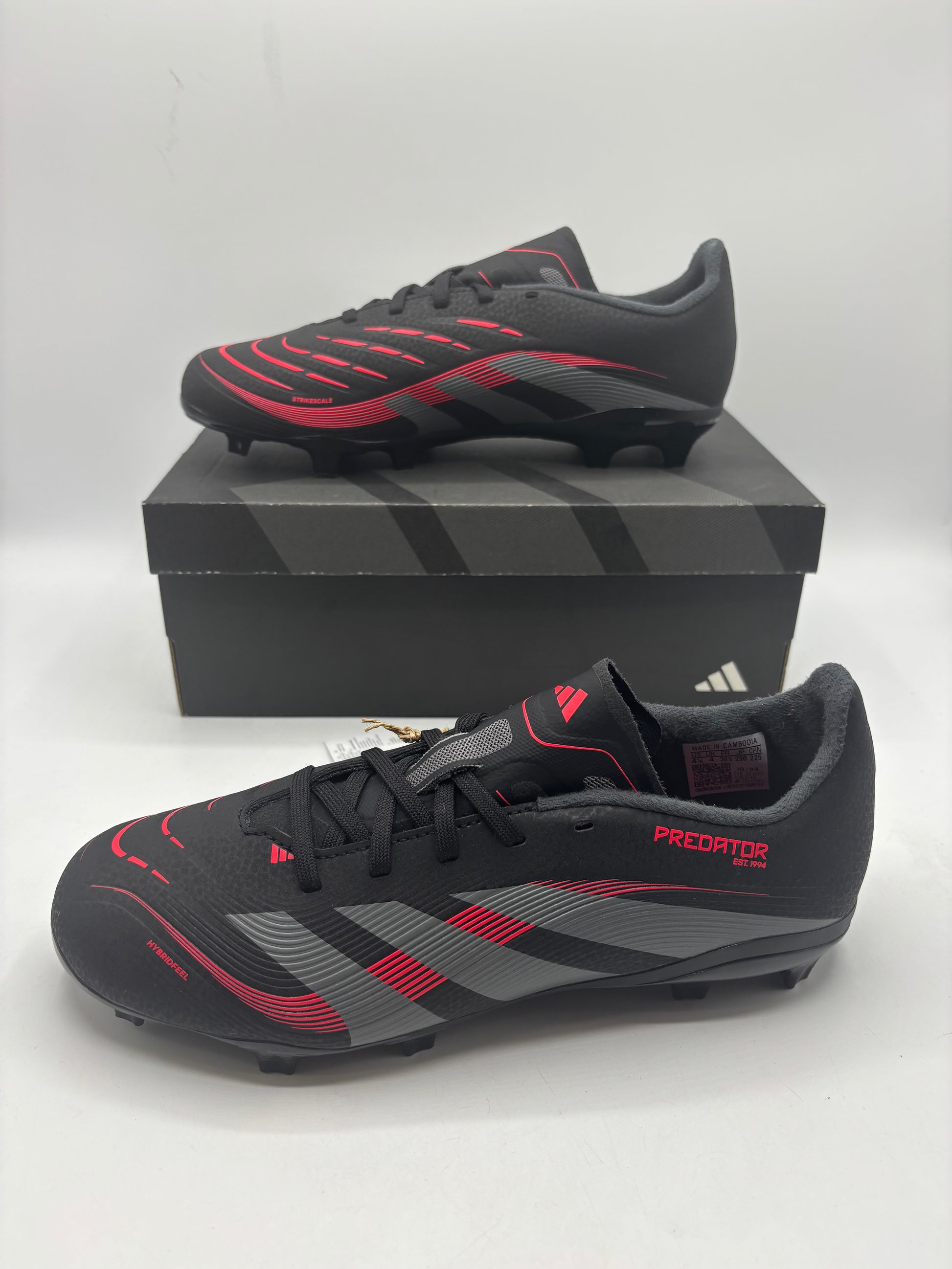 Adidas predator kids soft ground football boots (size4)