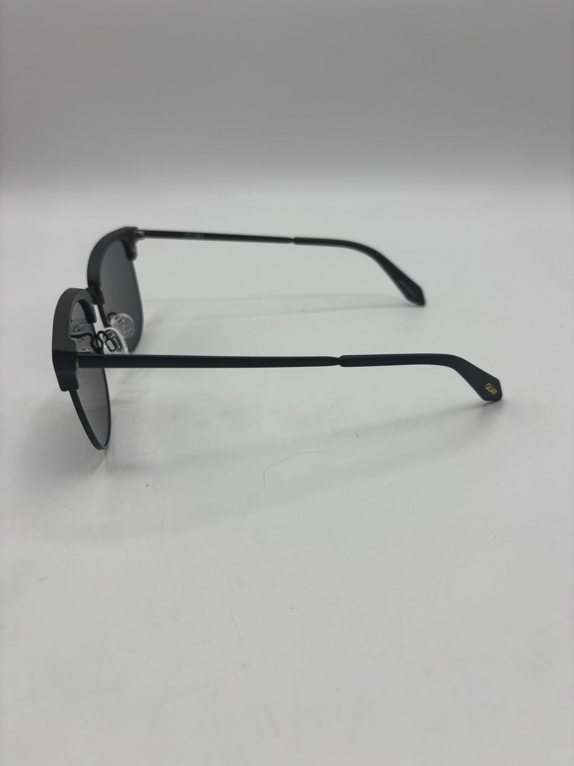 QUAY “evasive” polarized sunglasses