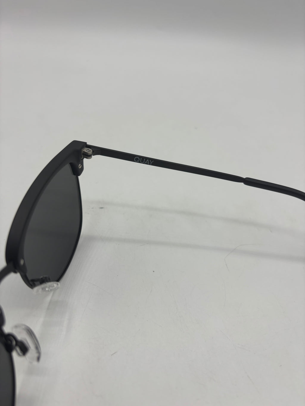 QUAY “evasive” polarized sunglasses