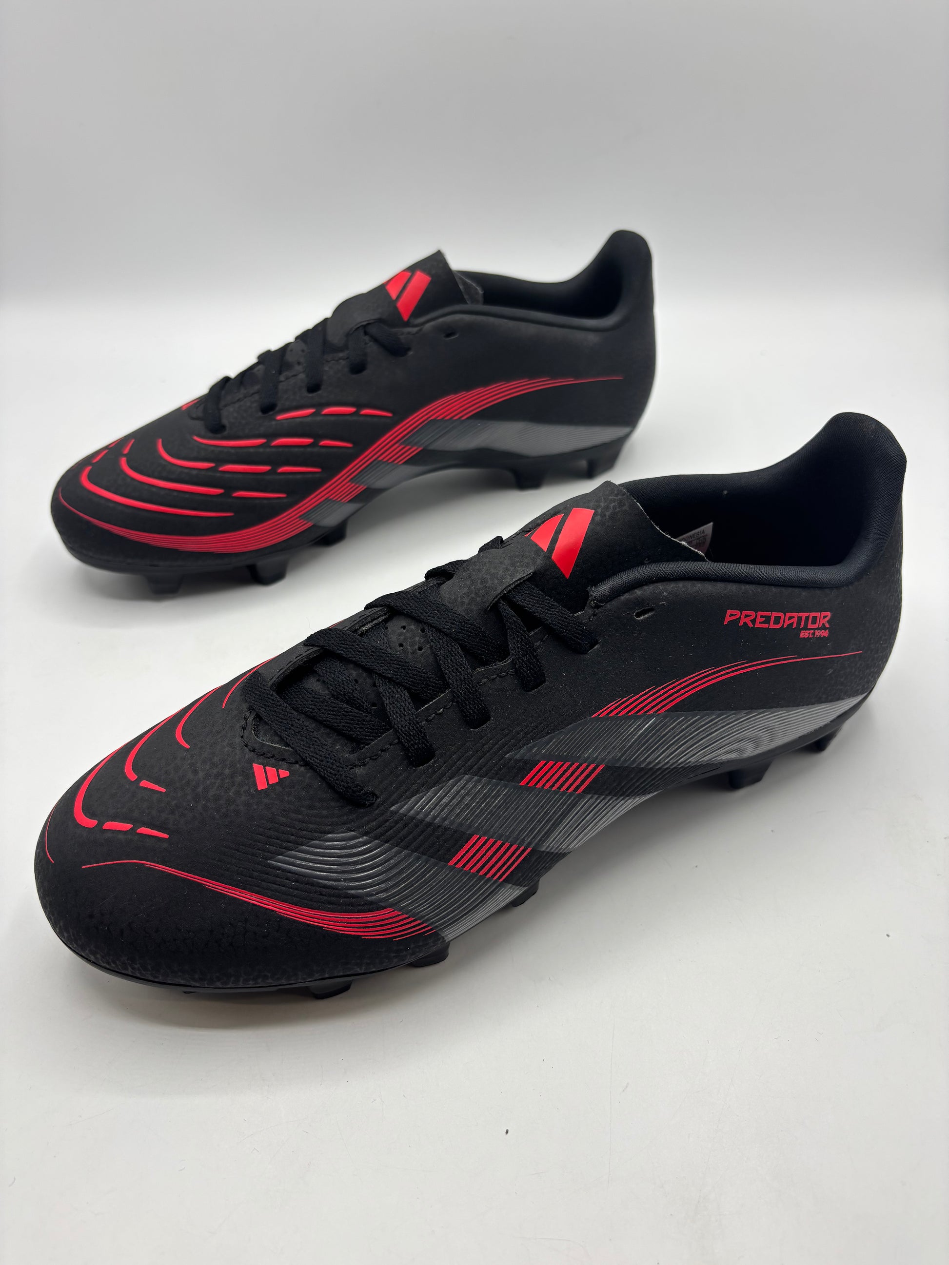 ADIDAS PREDATOR CLUB FIRM/MULTI-GROUND BOOTS (size 7)