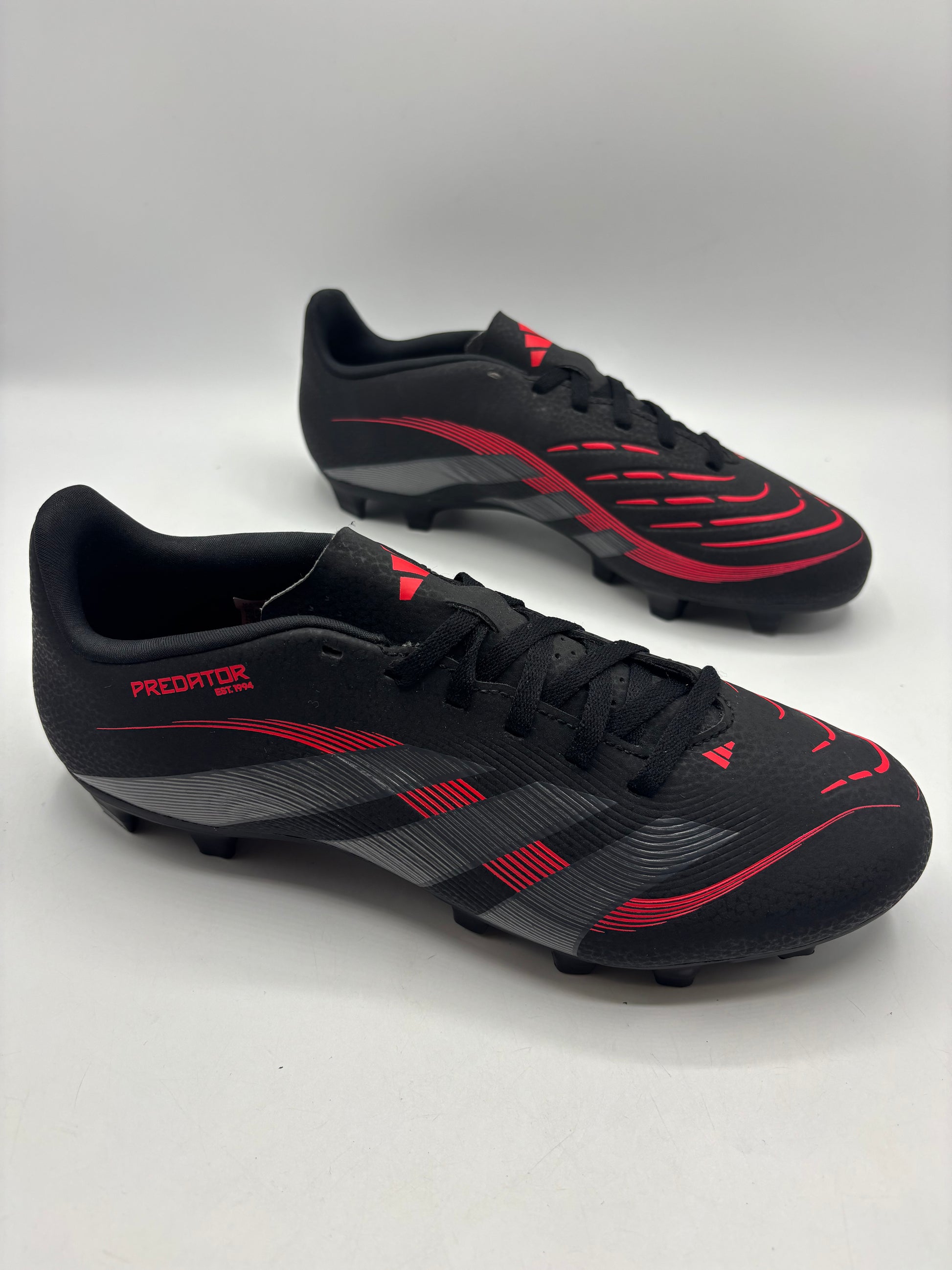 ADIDAS PREDATOR CLUB FIRM/MULTI-GROUND BOOTS (size 7)