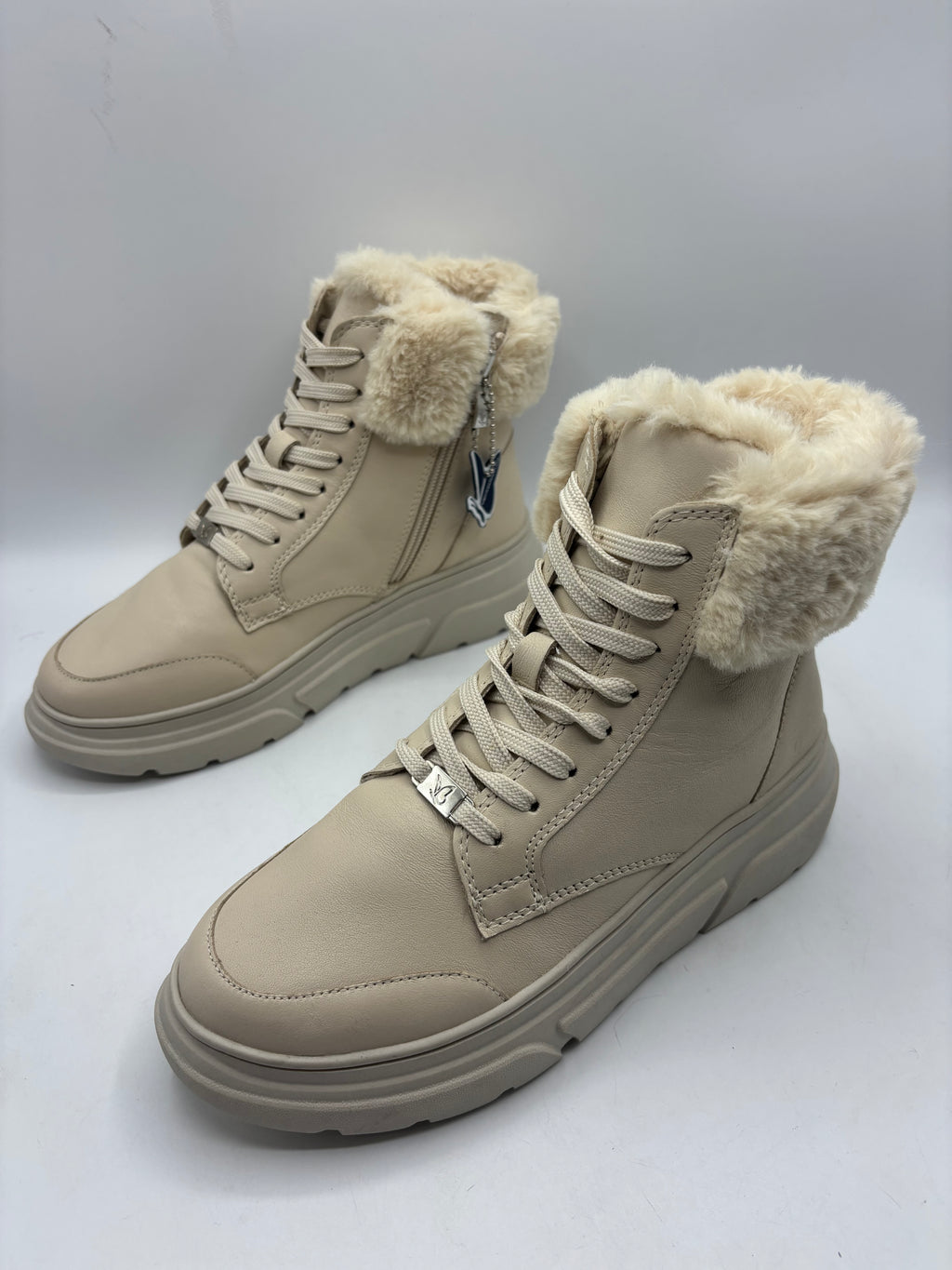Caprice off white snow boots (3)