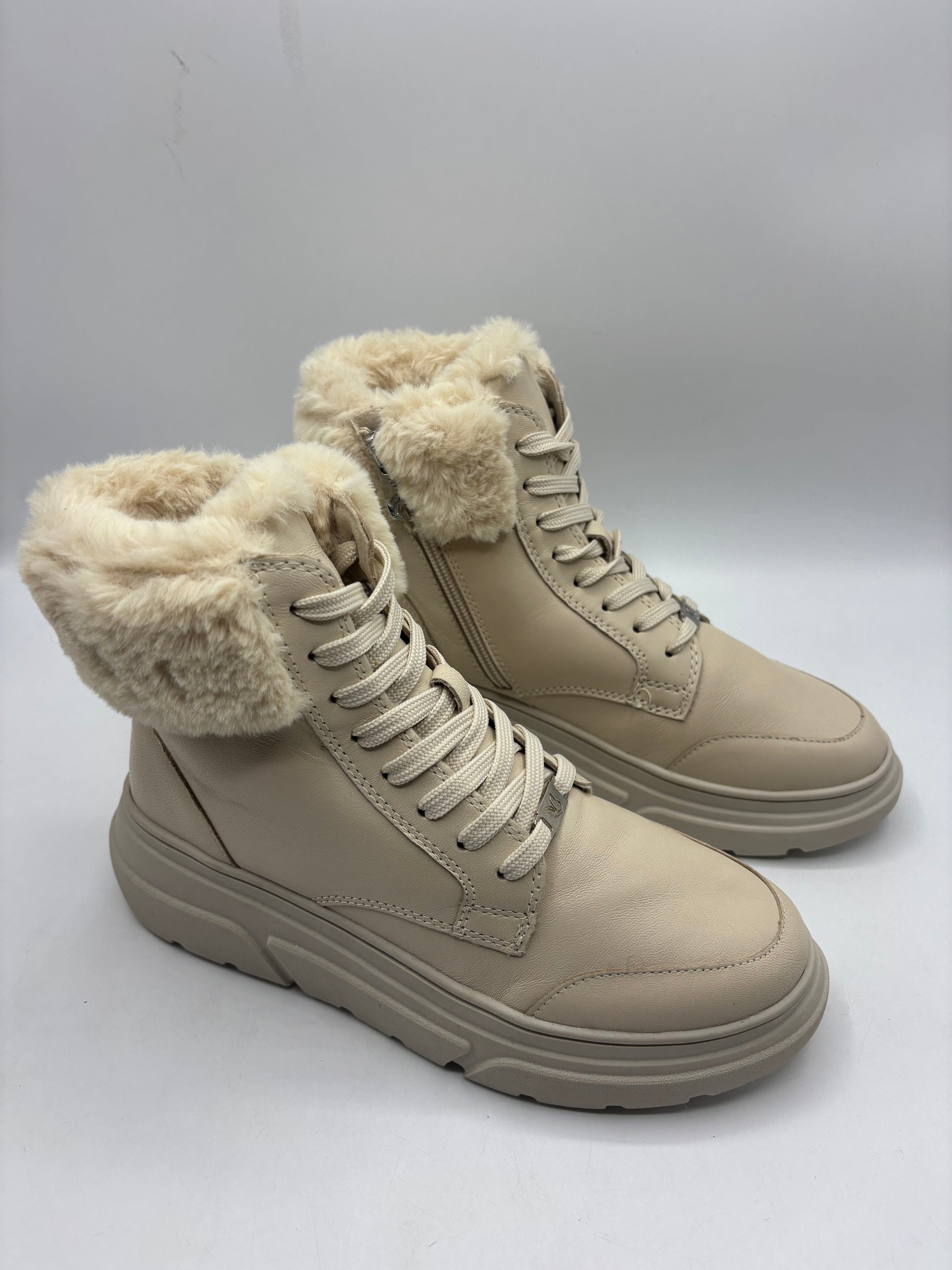 Caprice off white snow boots (3)