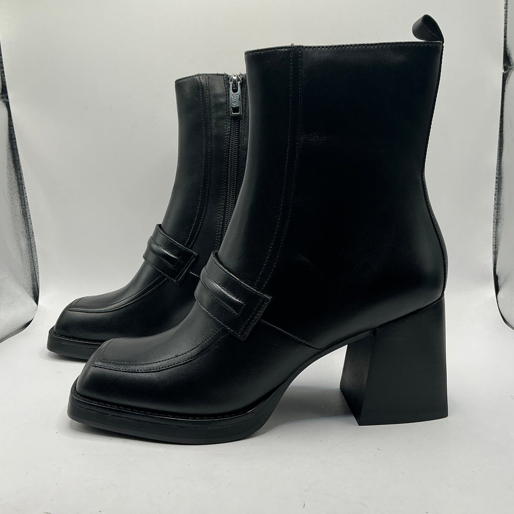 Newd Tamaris black leather ankle boots