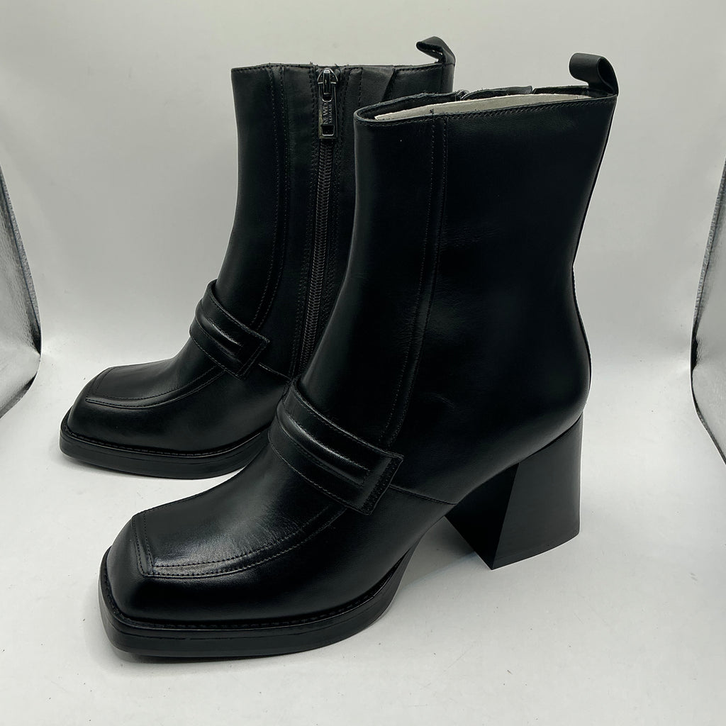 Newd Tamaris black leather ankle boots