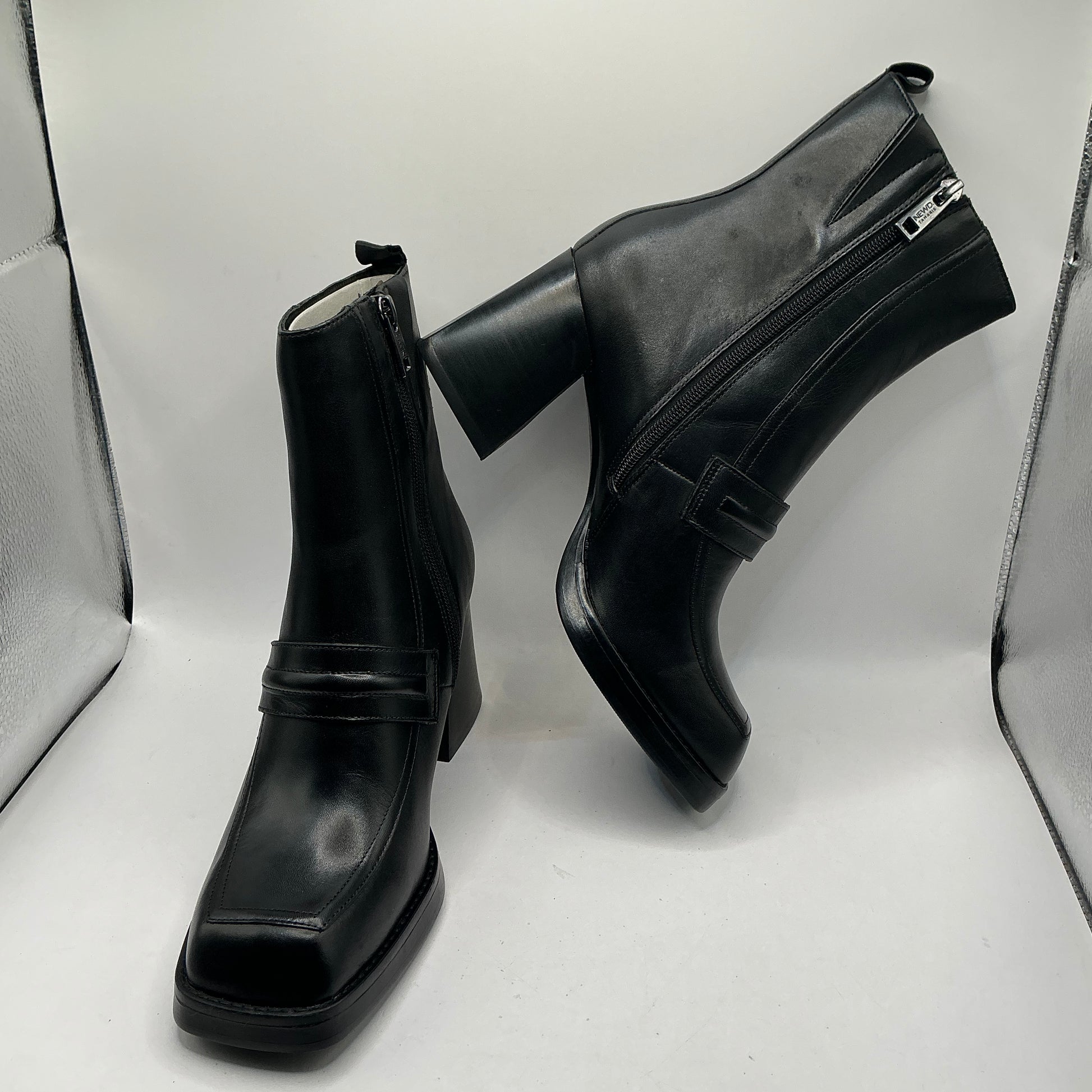 Newd Tamaris black leather ankle boots