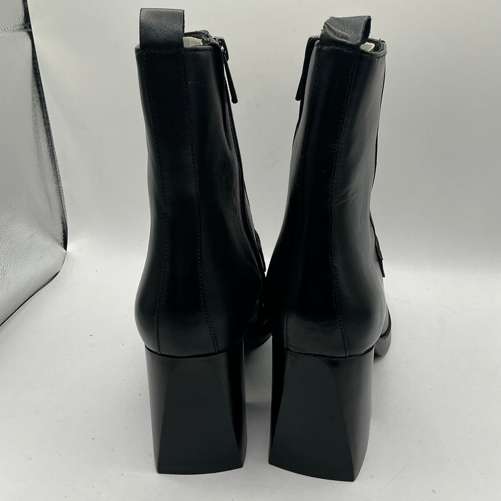 Newd Tamaris black leather ankle boots