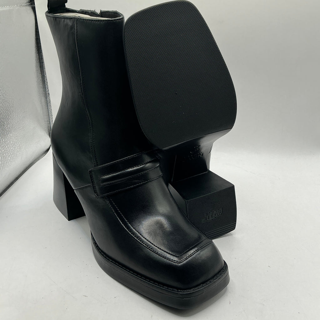 Newd Tamaris black leather ankle boots