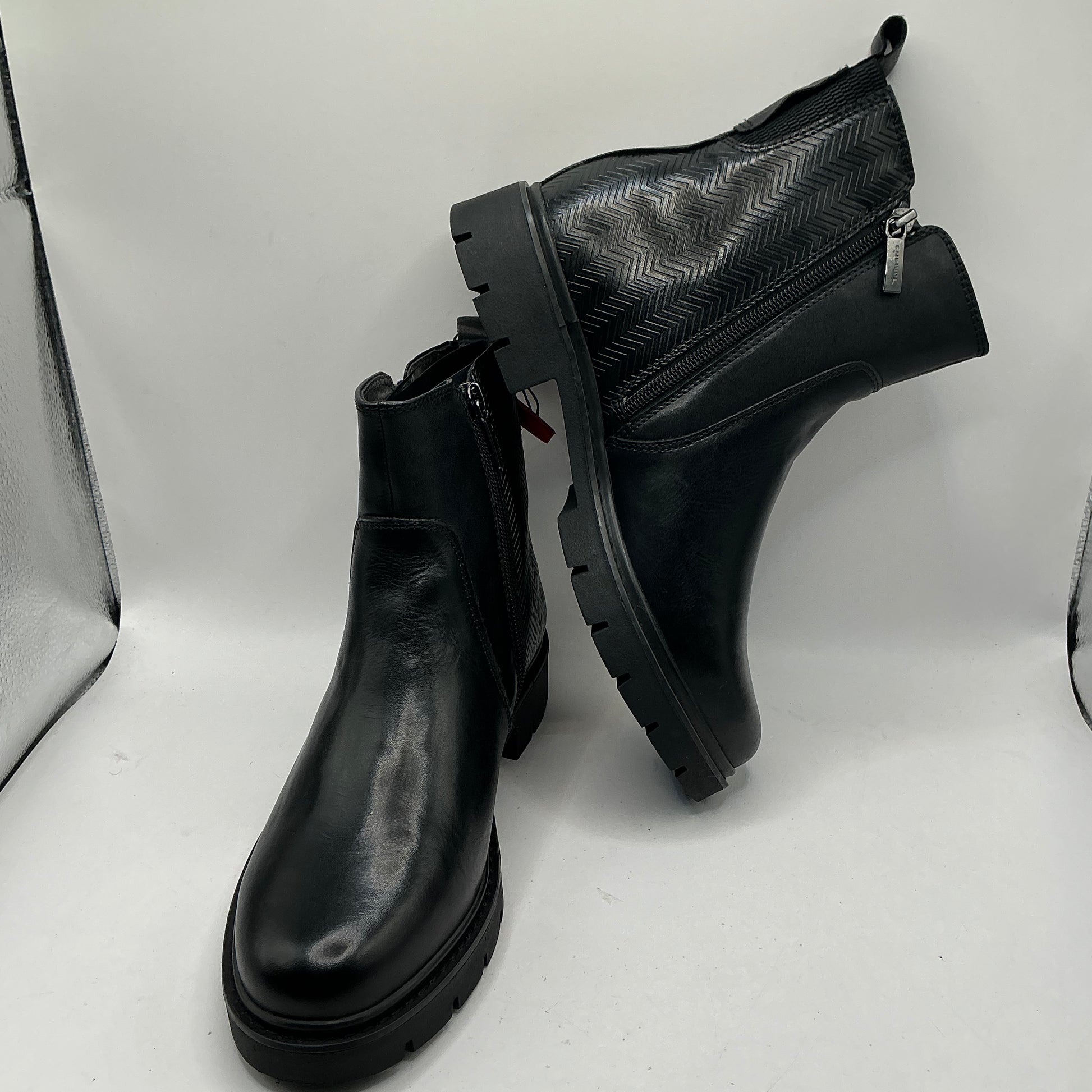 Tamaris comfort black leather ankle boots with zip