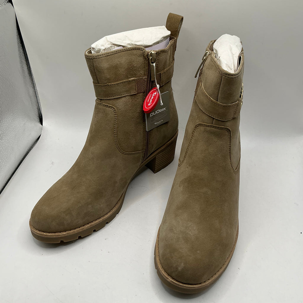 Tamaris comfort Beige suede ankle boots with gold chain detail