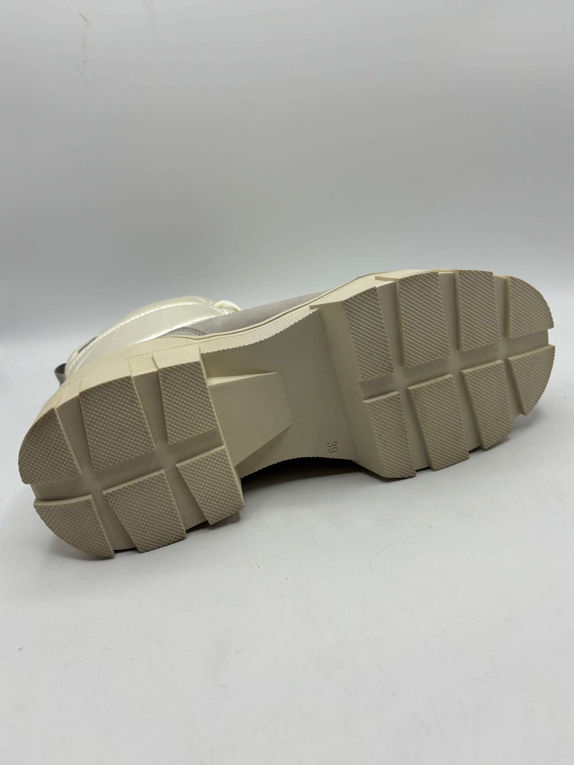 Caprice Ivory pearl chunky winter boots