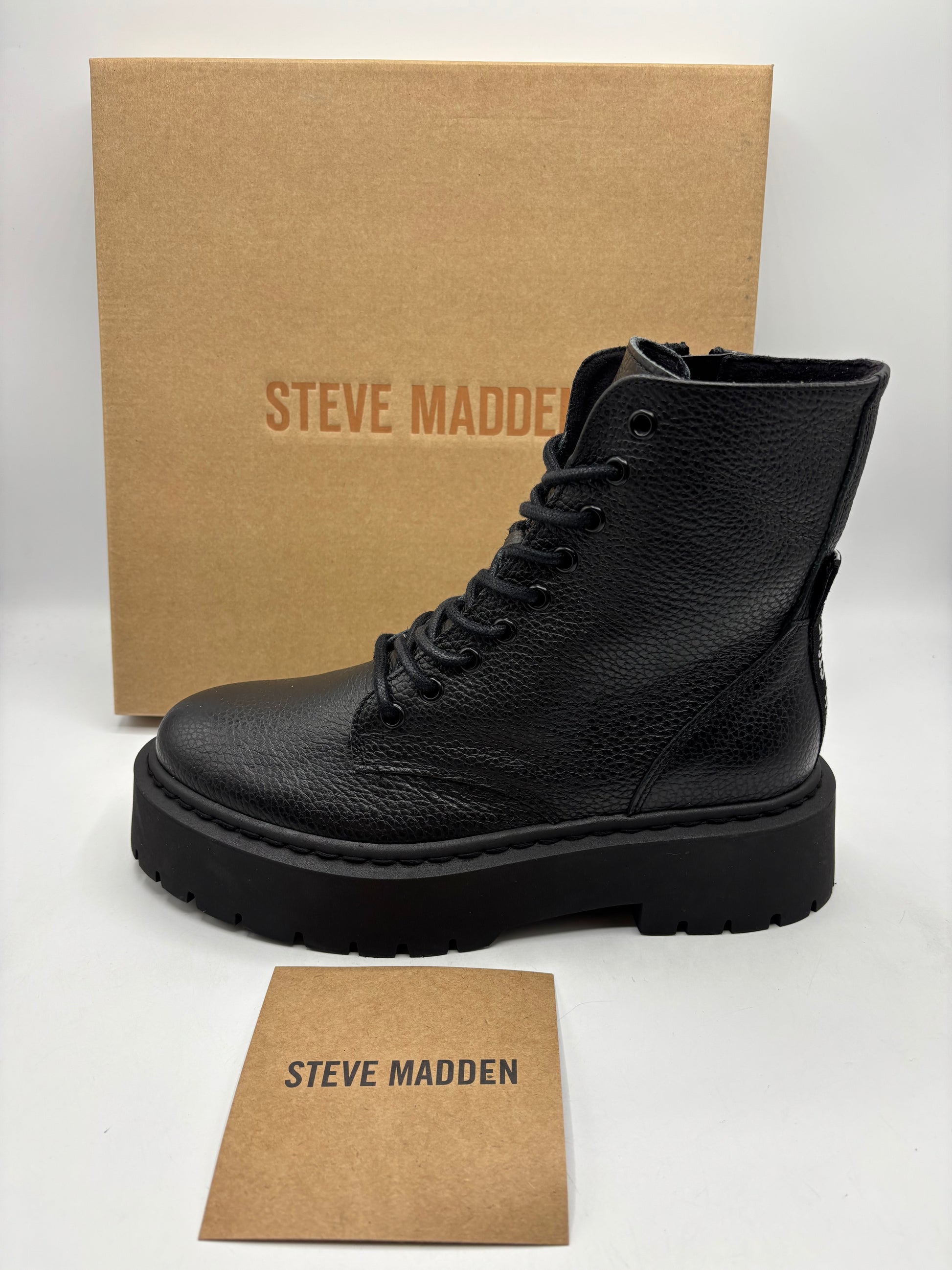 STEVE MADDEN skylar leather lace up chunky ankle boots (size 6)