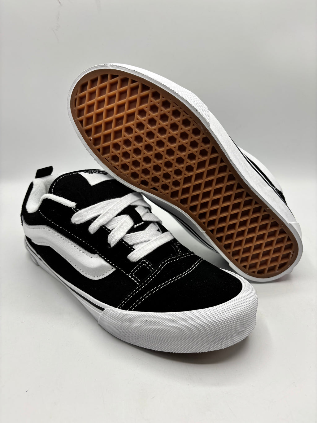 Vans Knu Skool padded low-top sneakers (size 6&7 unisex) black/white