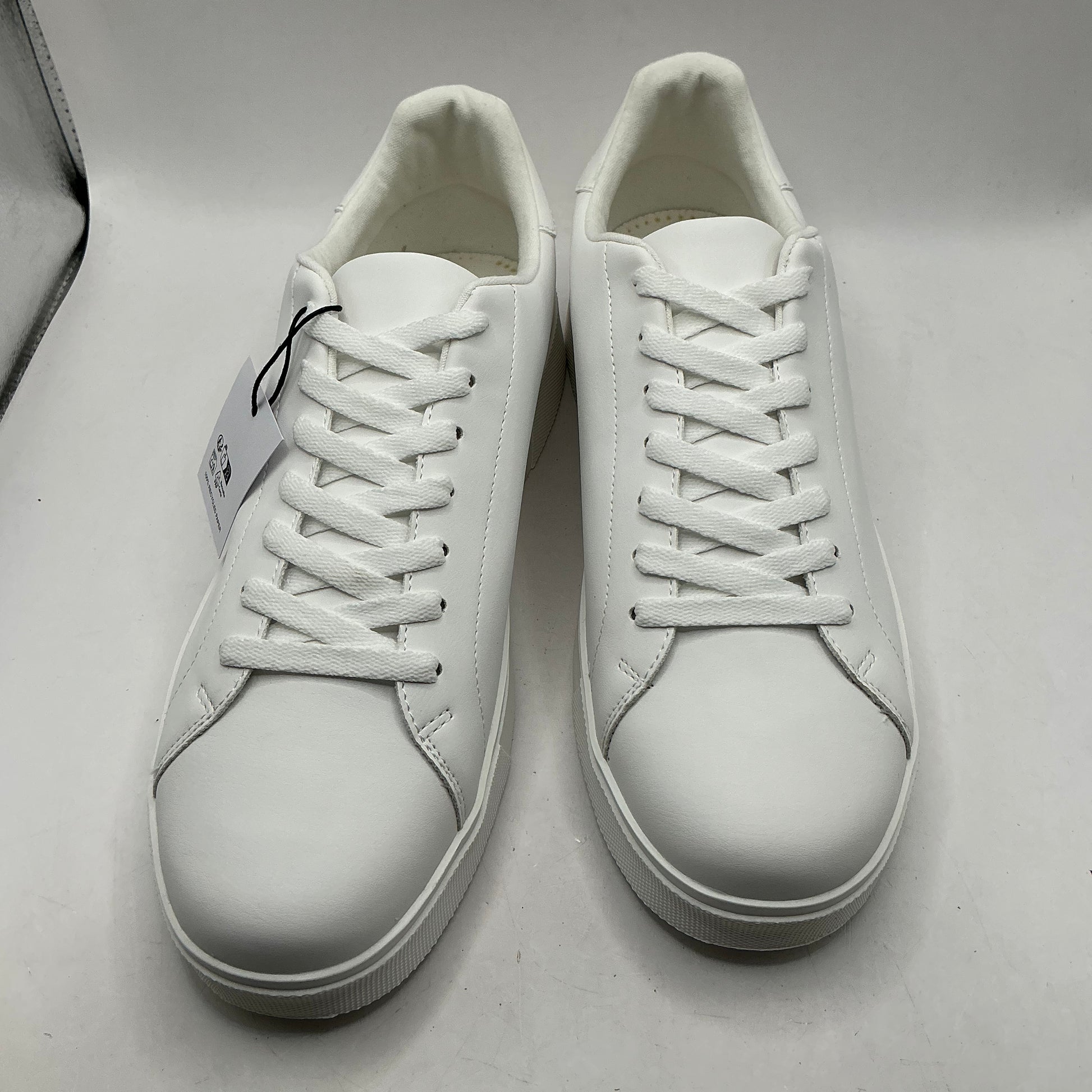 Pier One men’s white shoes