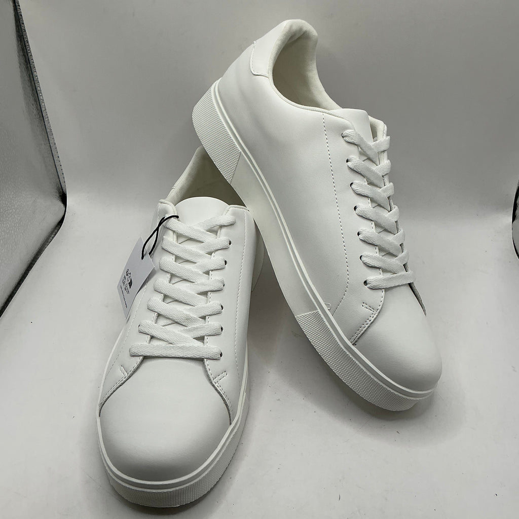 Pier One men’s white shoes