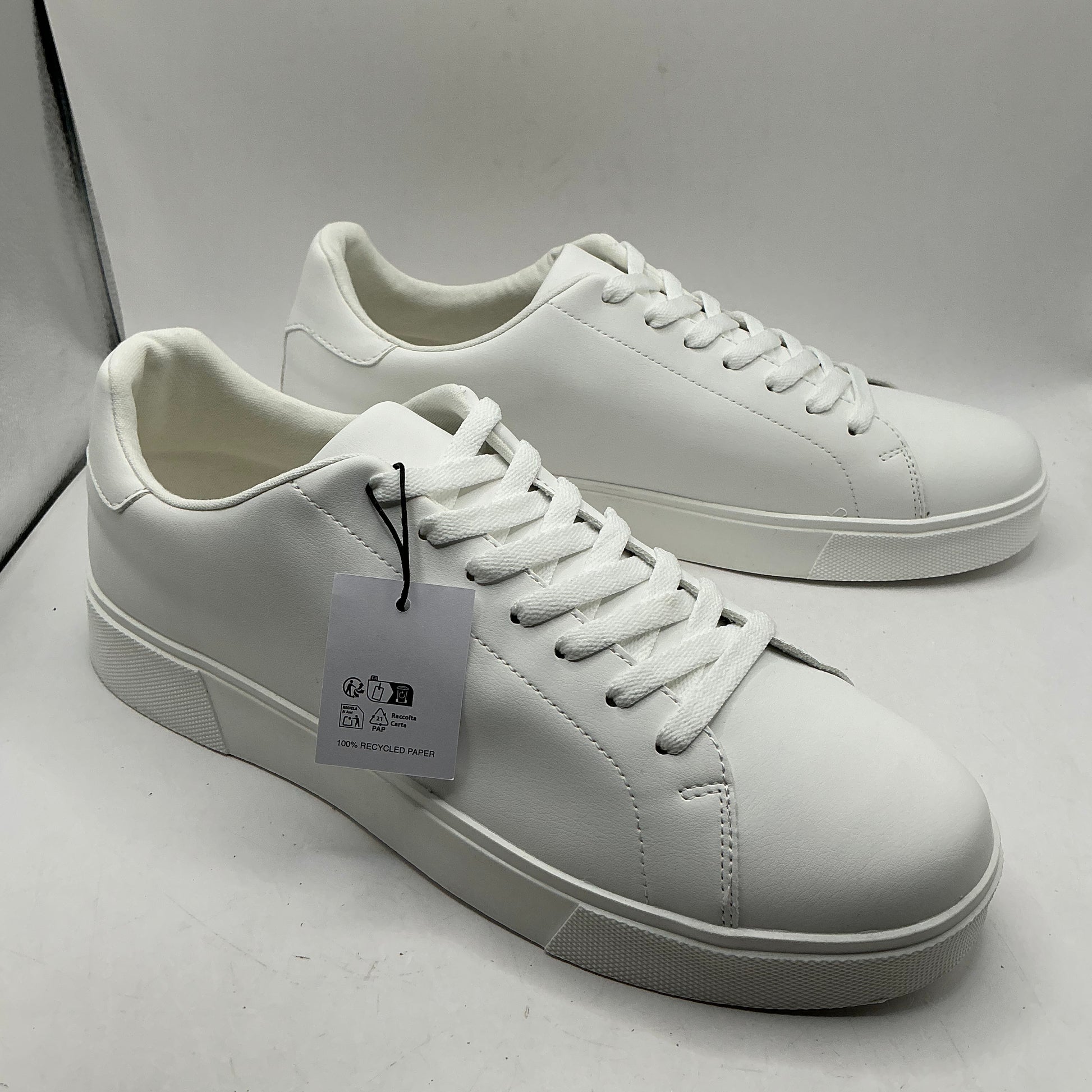 Pier One men’s white shoes