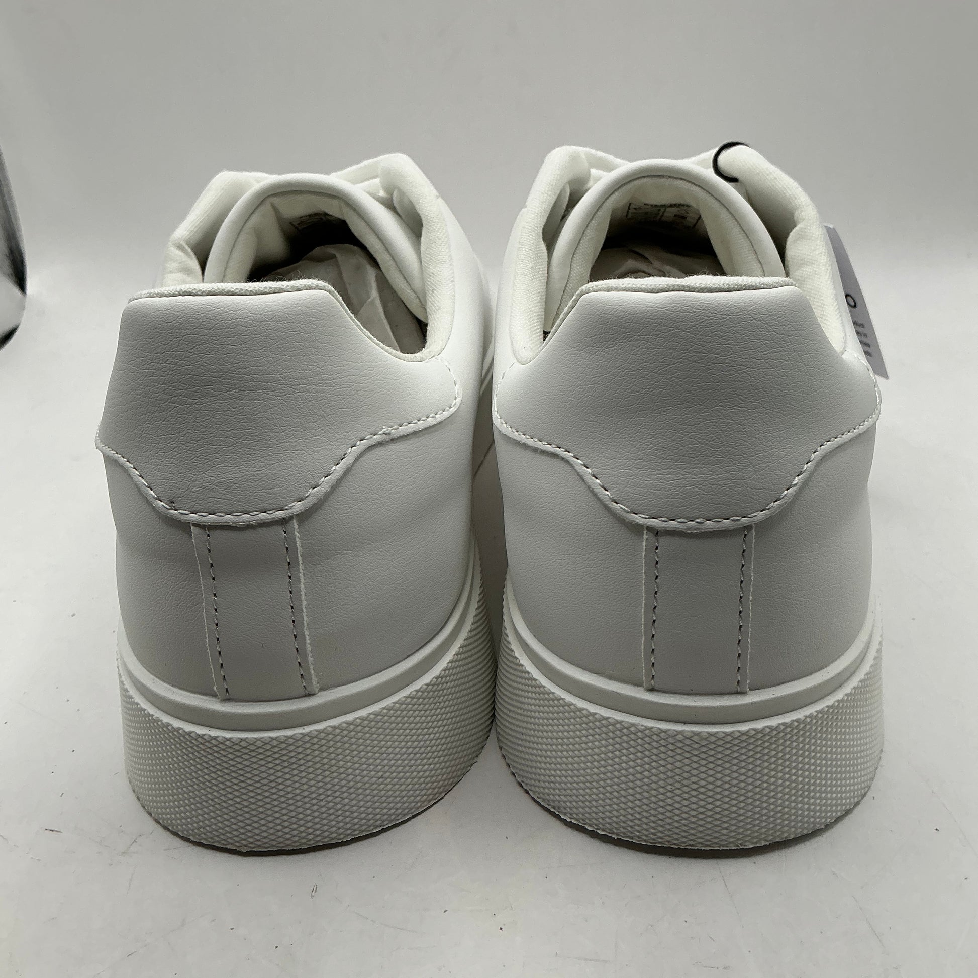 Pier One men’s white shoes