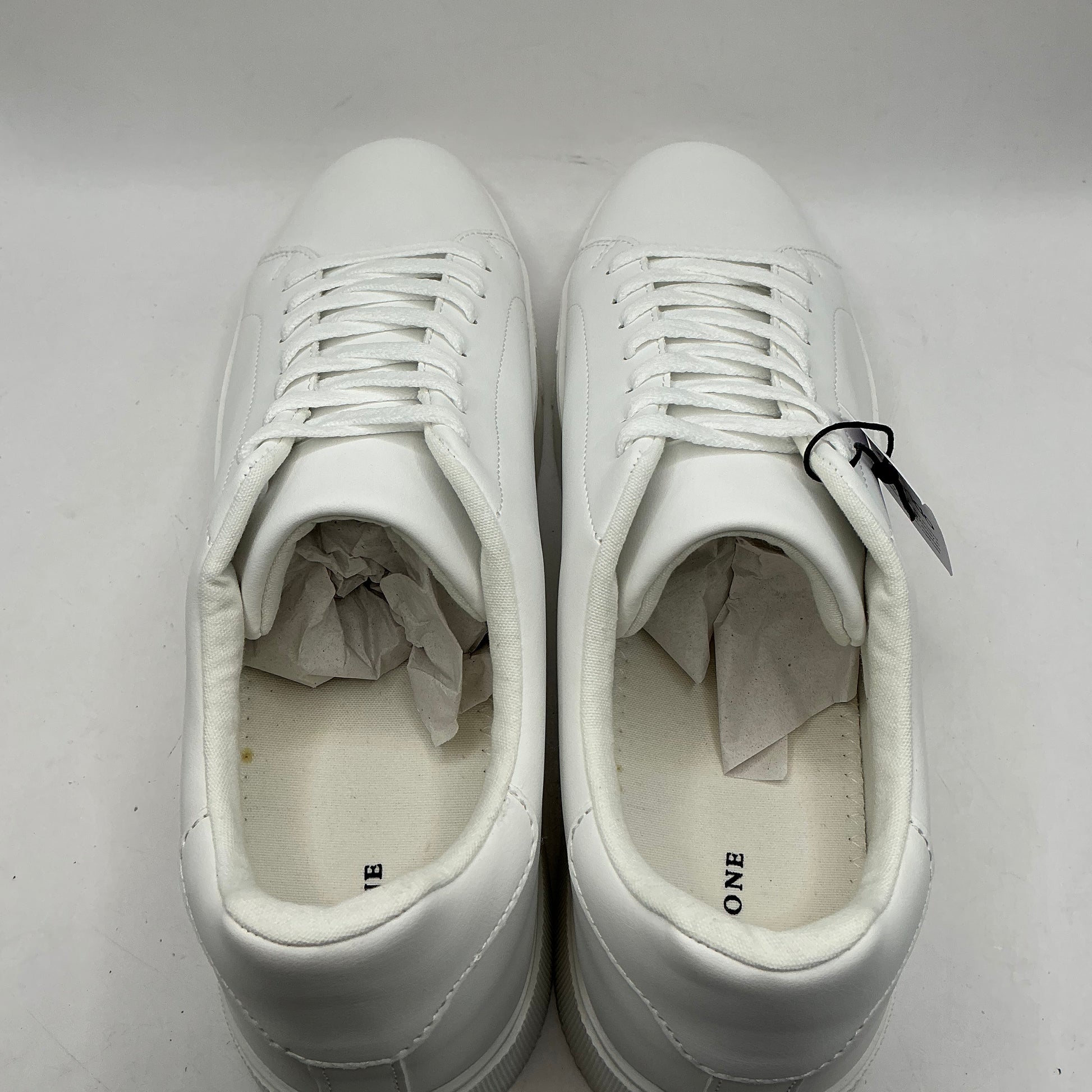 Pier One men’s white shoes