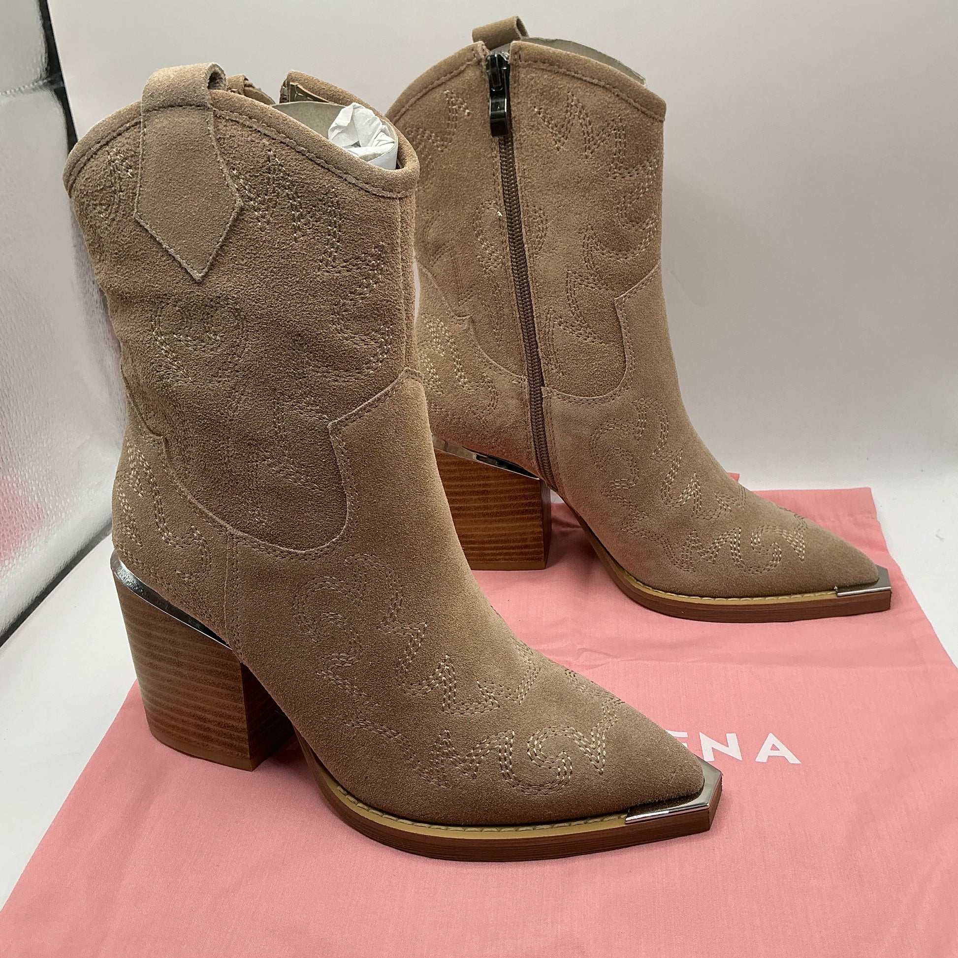 Alma en Pena
Cowboy/biker ankle boot - light brown