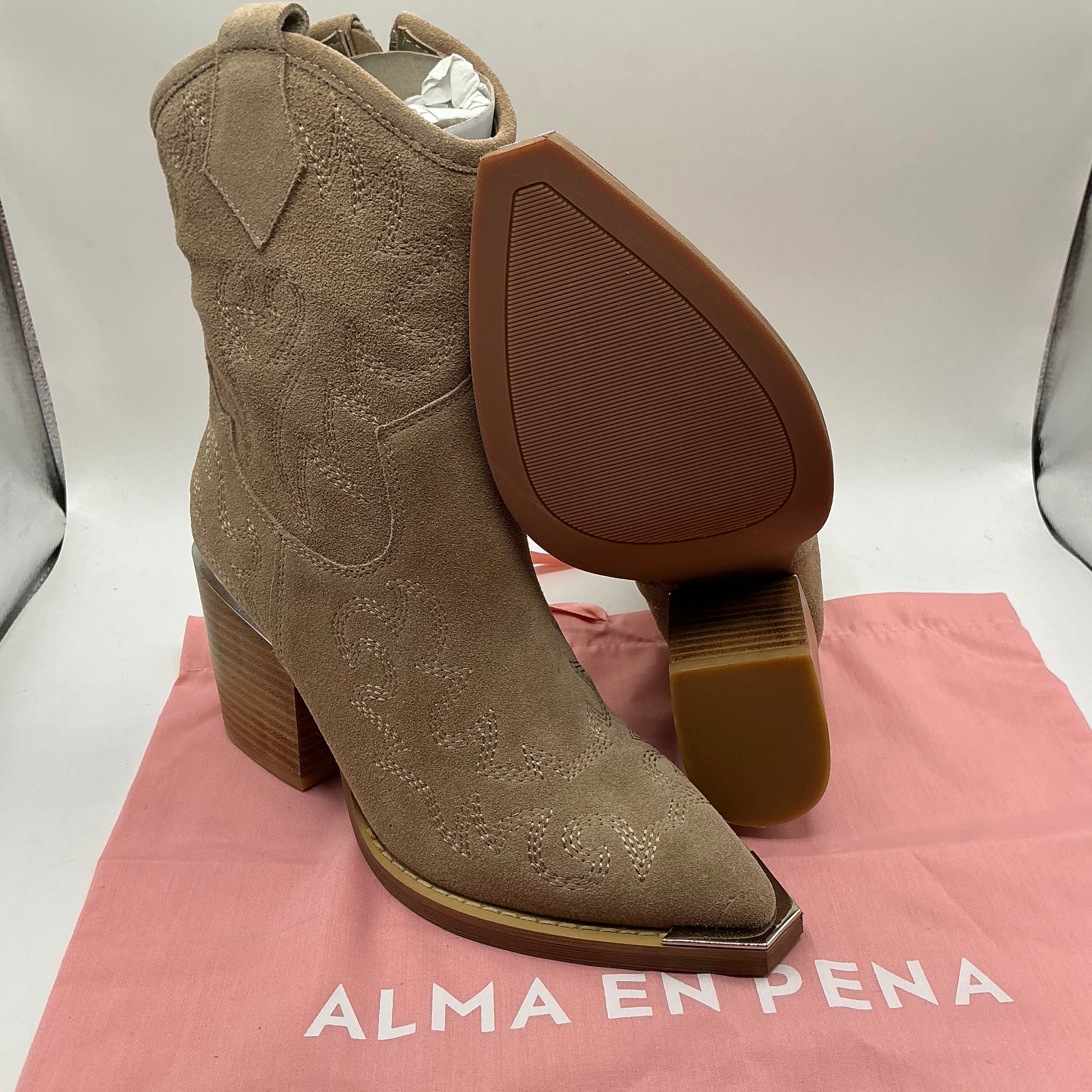 Alma en Pena
Cowboy/biker ankle boot - light brown
