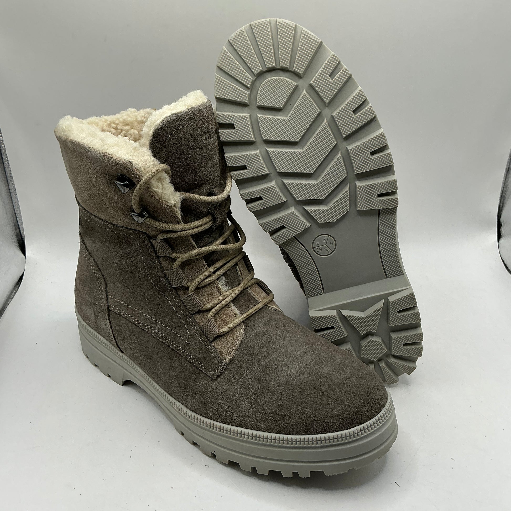 Tamaris comfort, two tone suede boots with woolly lining