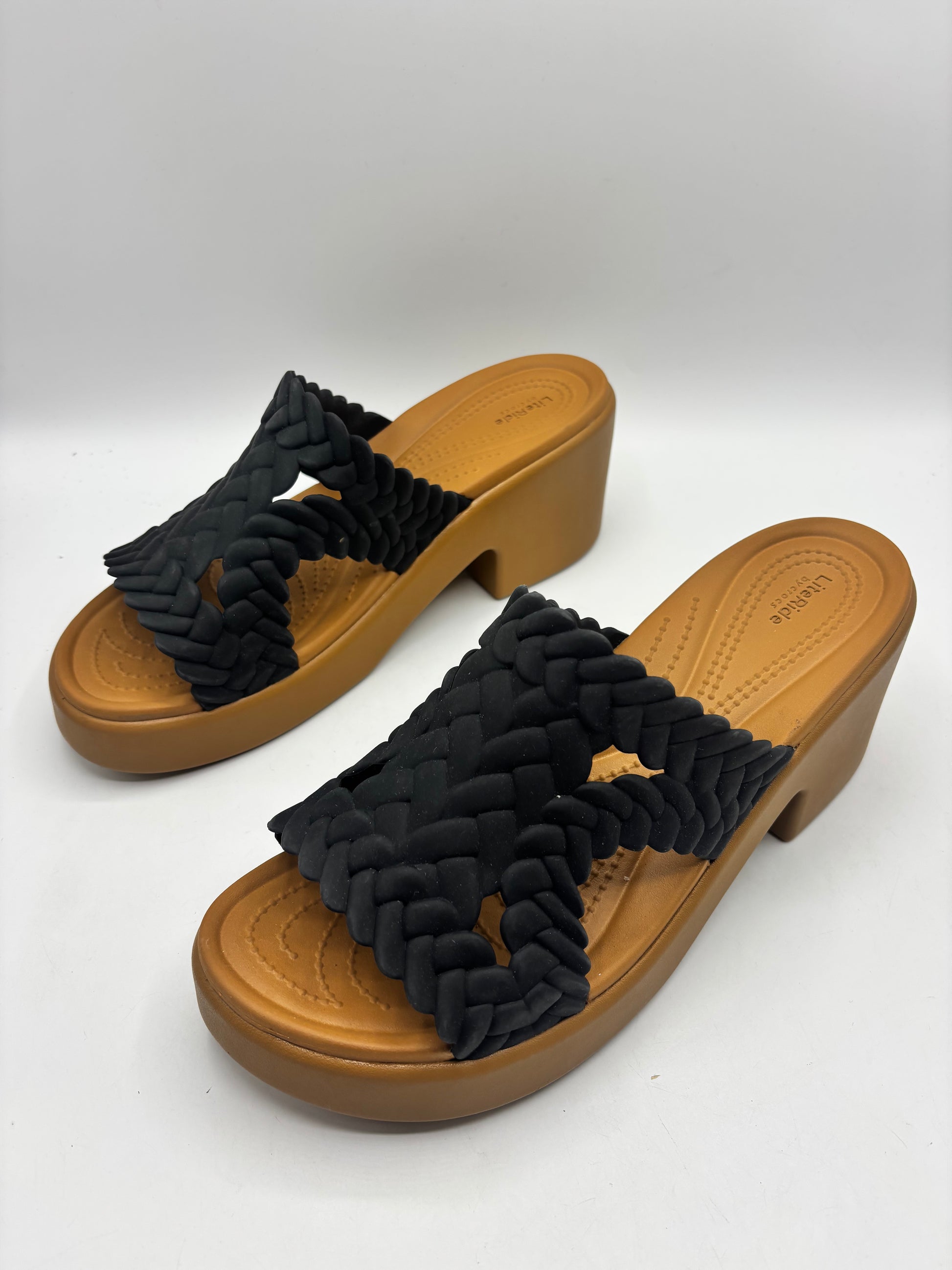 Womens Crocs Brooklyn Woven Slide Heel sandals in black (size 9)