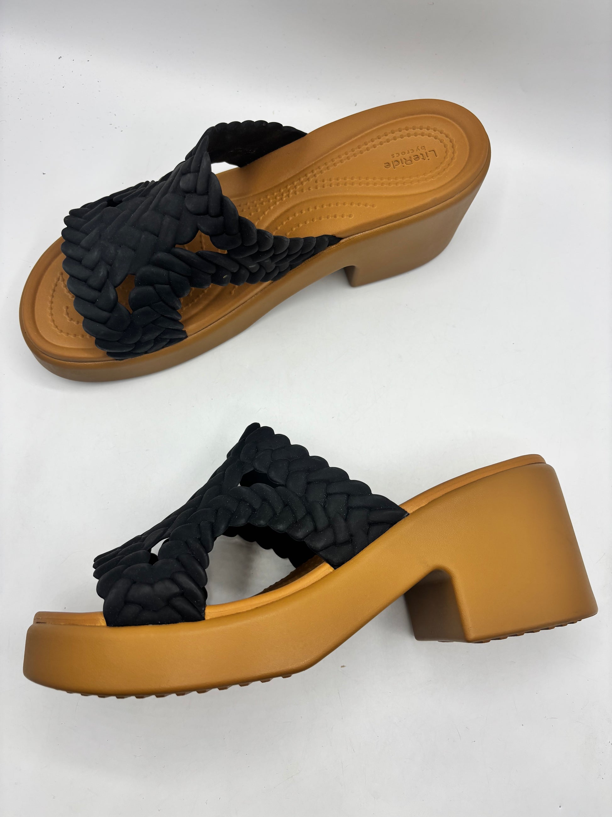 Womens Crocs Brooklyn Woven Slide Heel sandals in black (size 9)