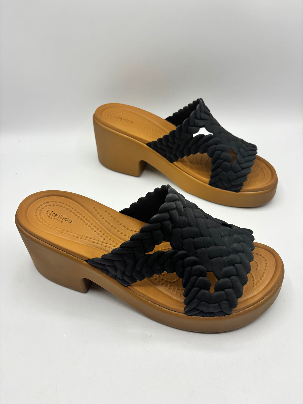 Womens Crocs Brooklyn Woven Slide Heel sandals in black (size 9)