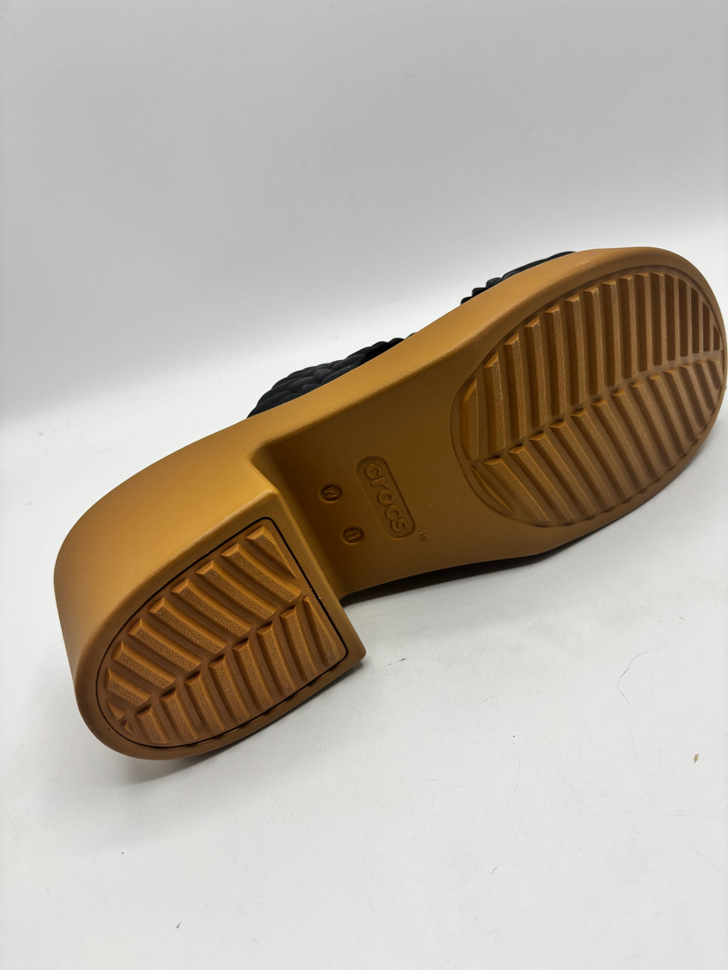 Womens Crocs Brooklyn Woven Slide Heel sandals in black (size 9)