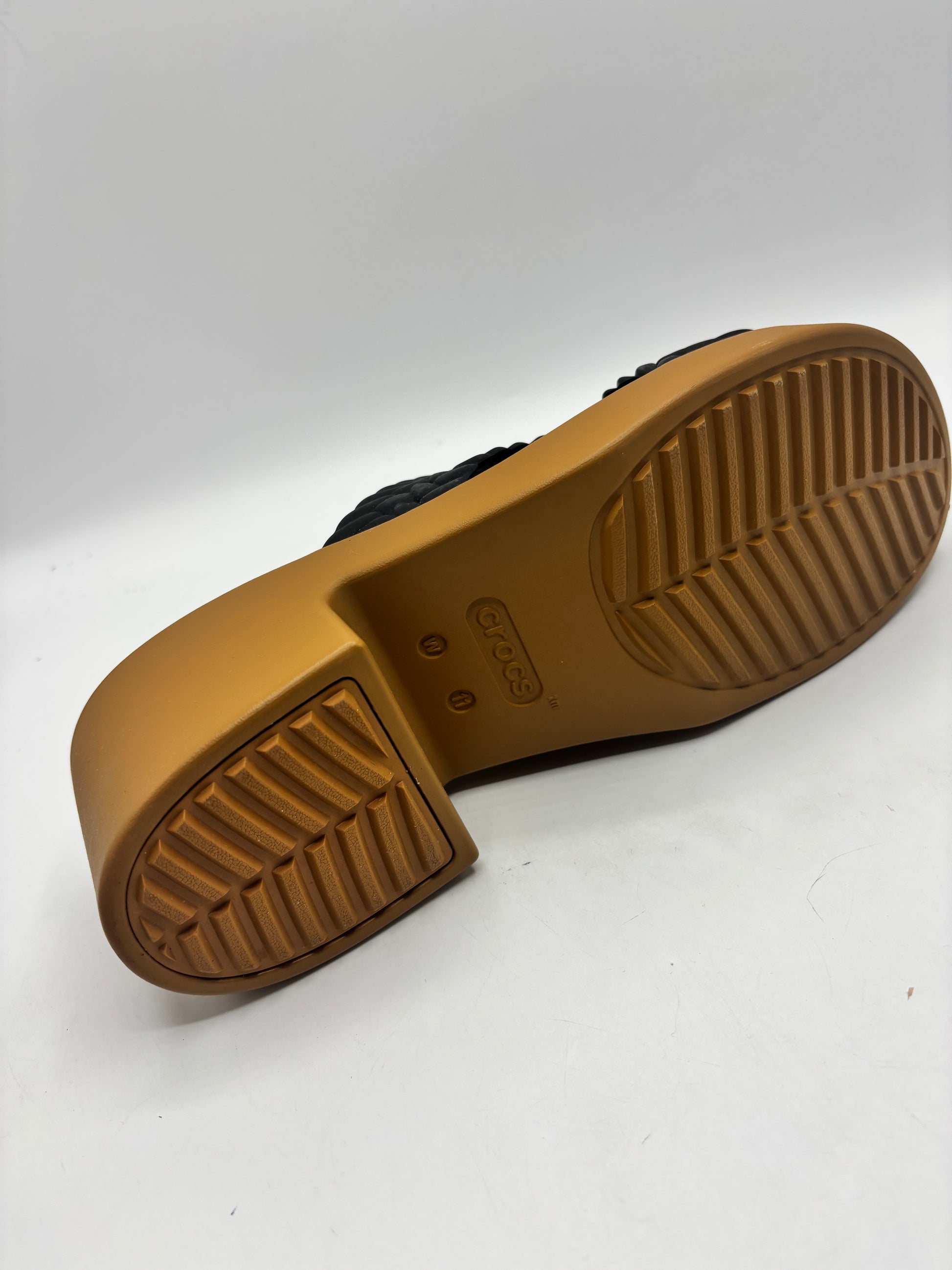 Womens Crocs Brooklyn Woven Slide Heel sandals in black (size 9)