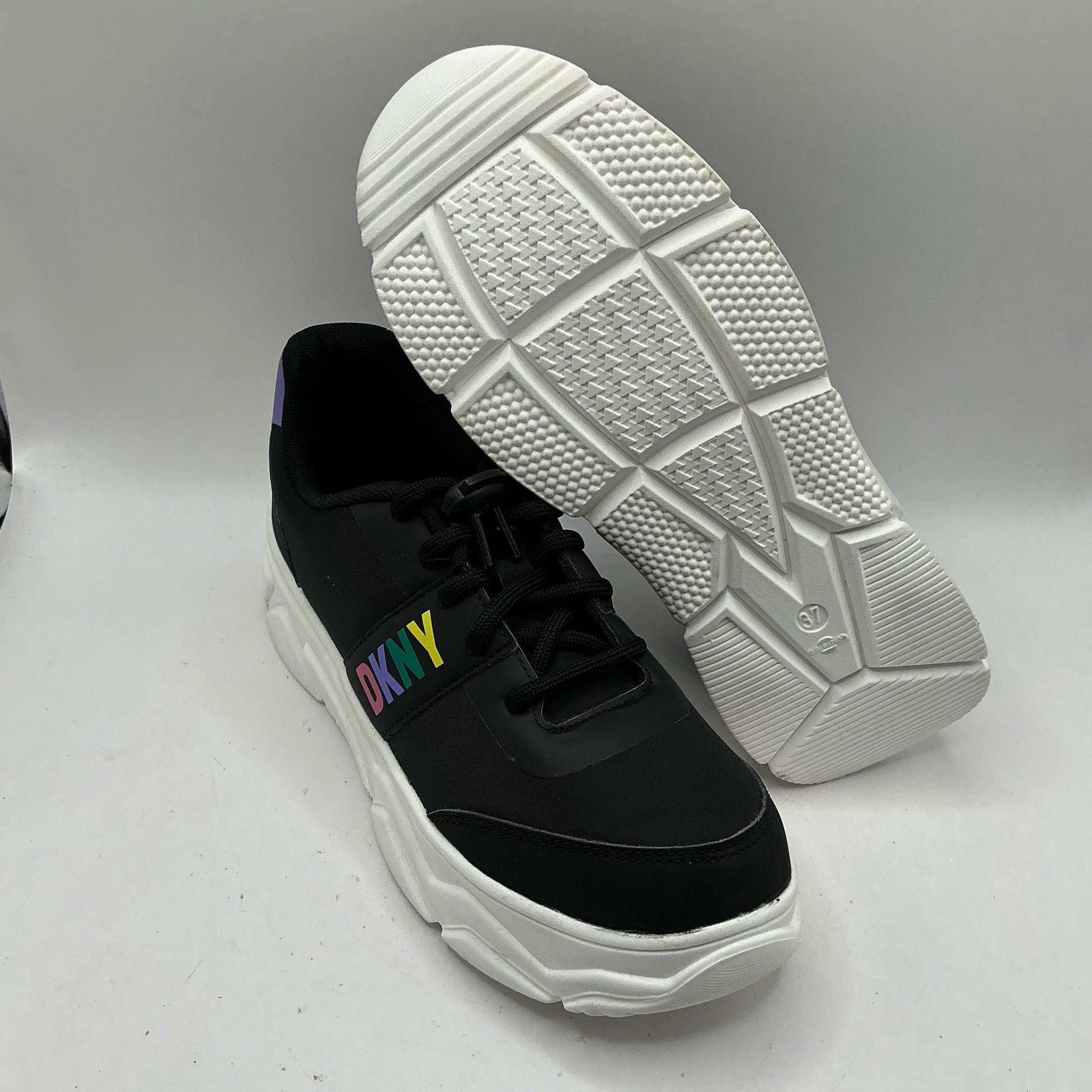 DKNY trainers