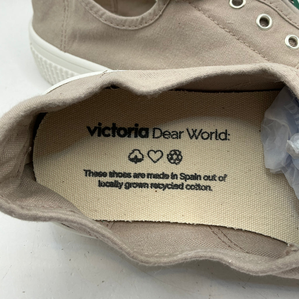 Victoria, Beige canvas plimsolls, trainers