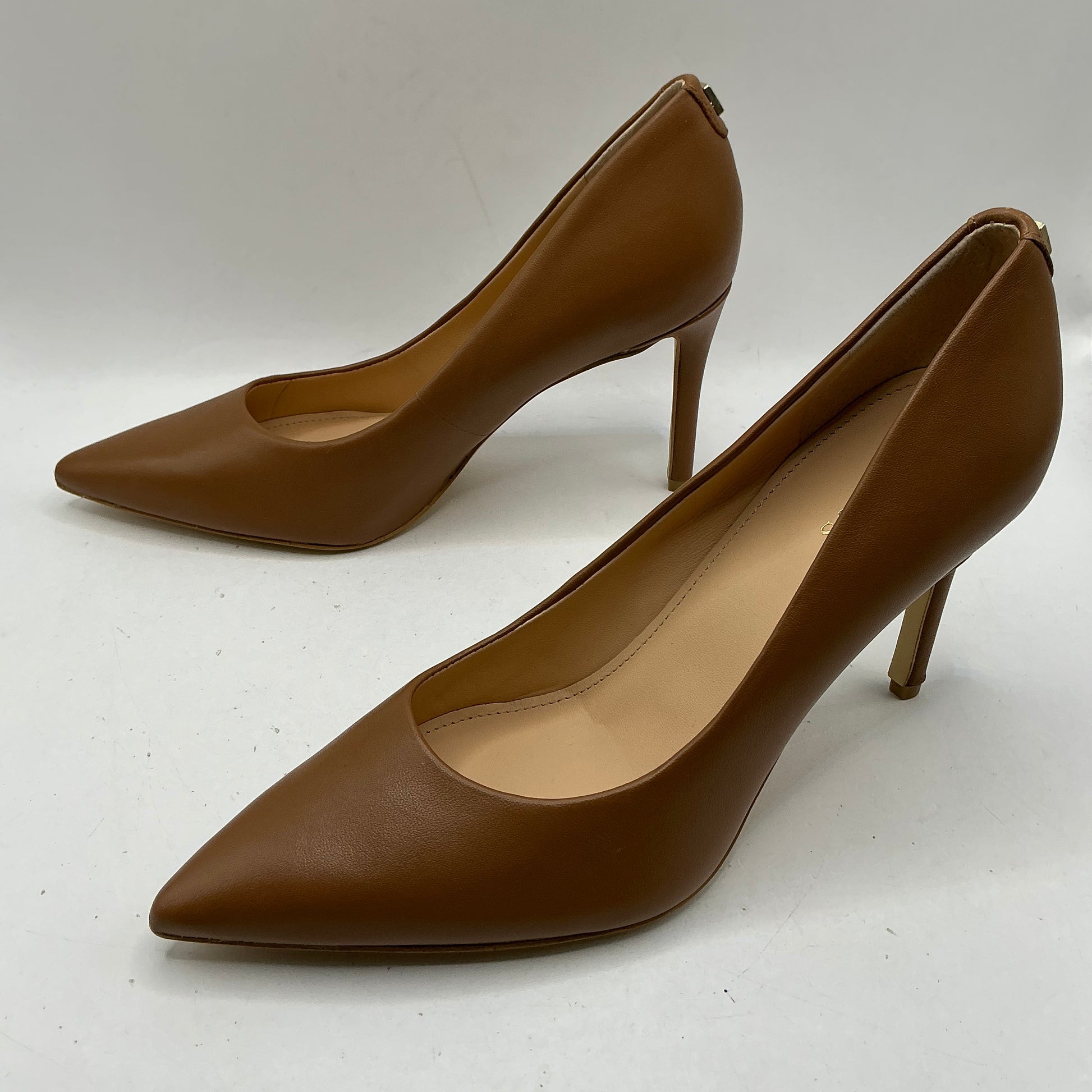 Guess leather court shoes, stilettos