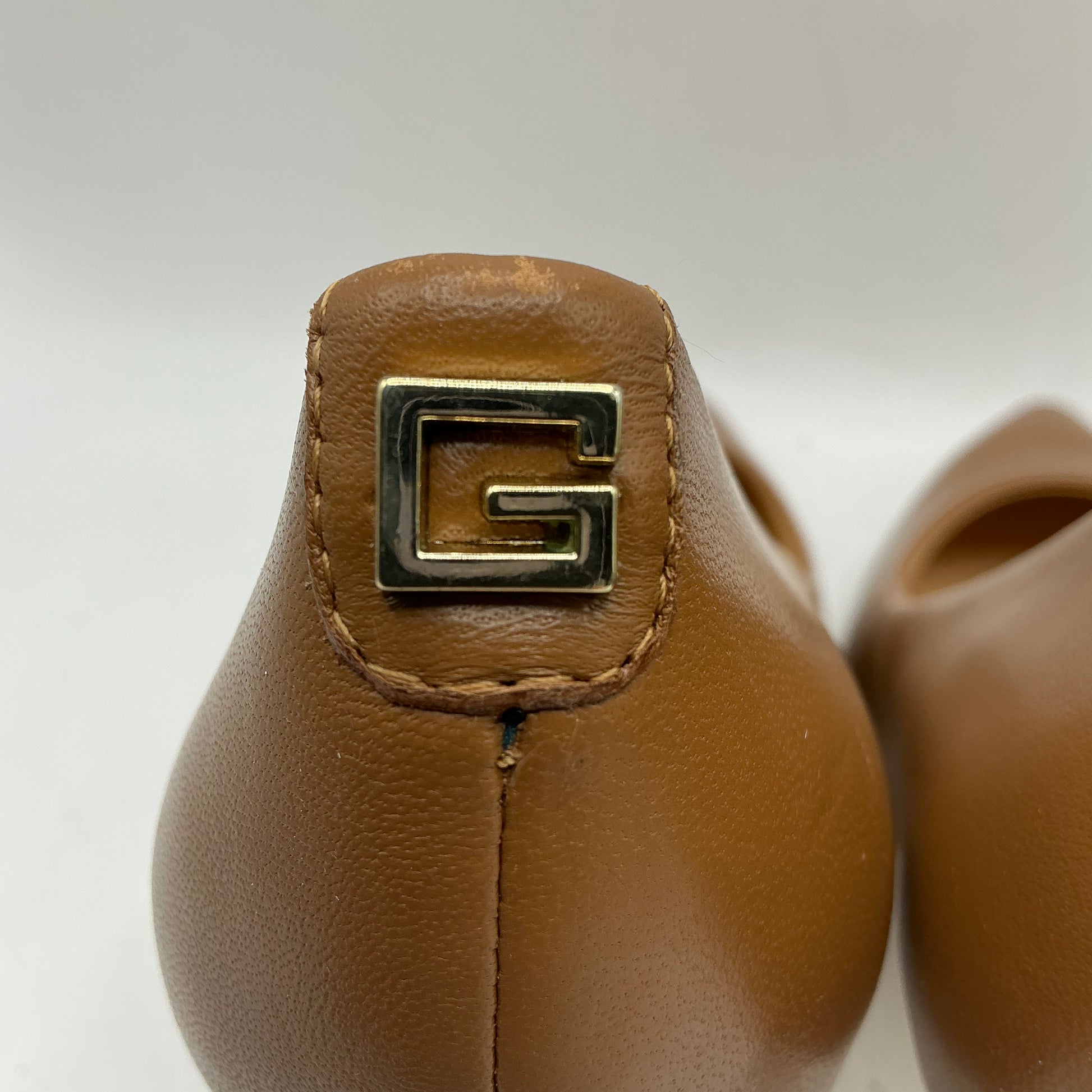 Guess leather court shoes, stilettos