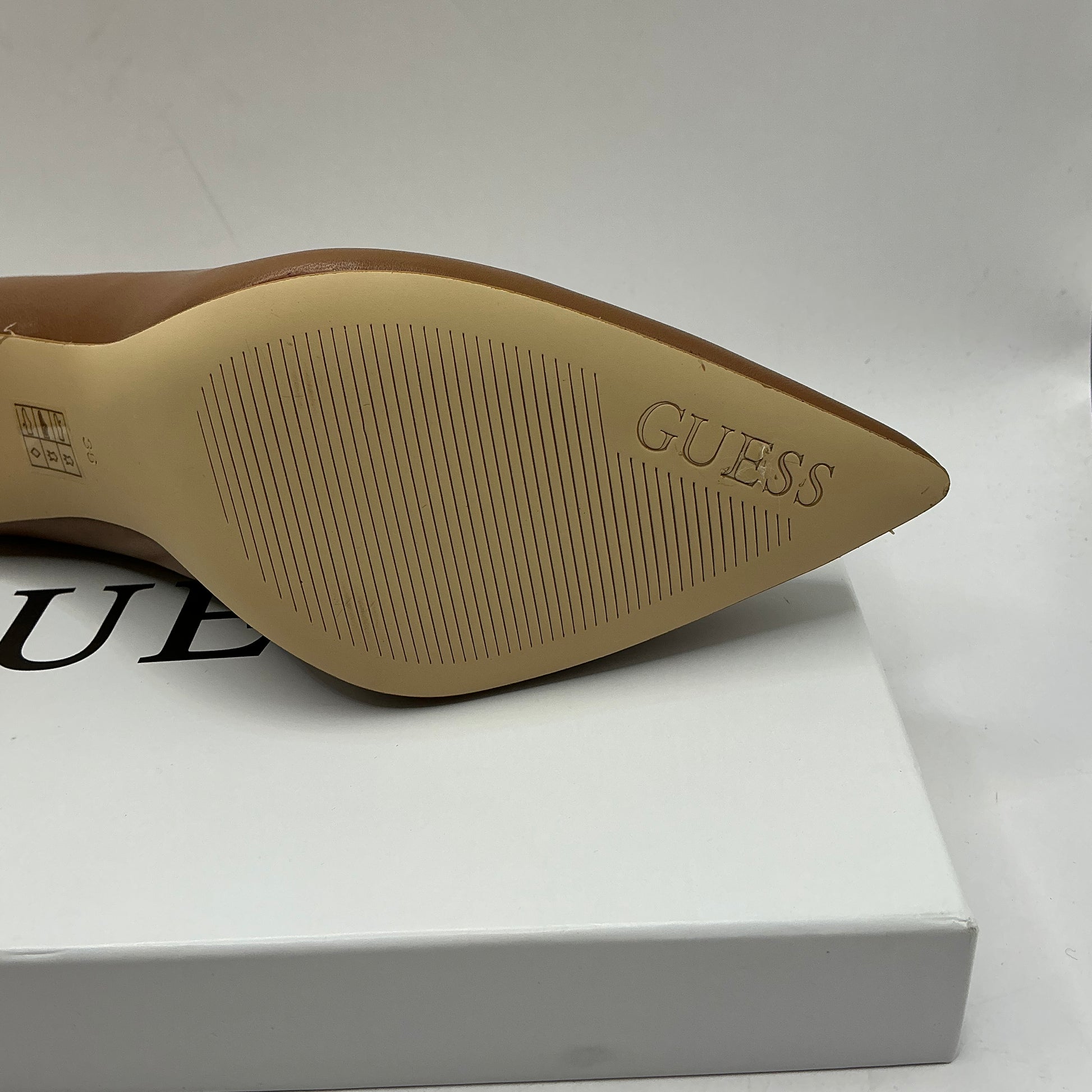 Guess leather court shoes, stilettos
