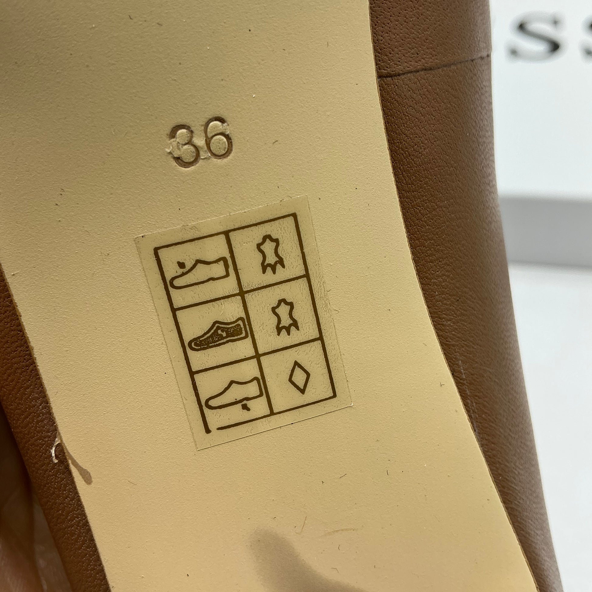 Guess leather court shoes, stilettos