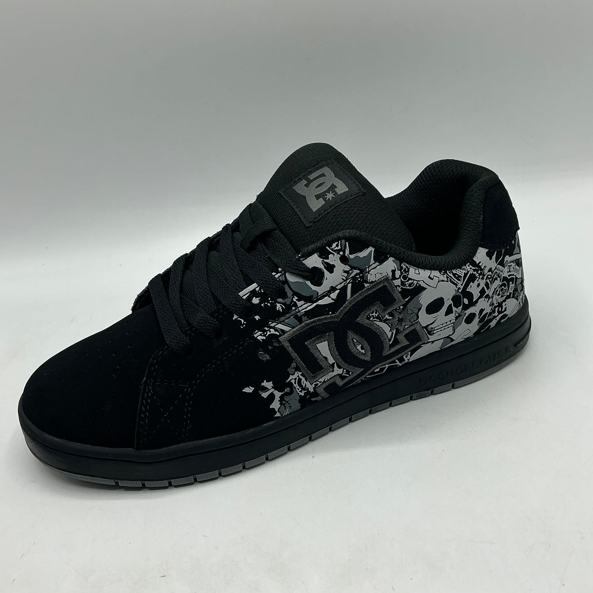 DC Caveler low skate shoes