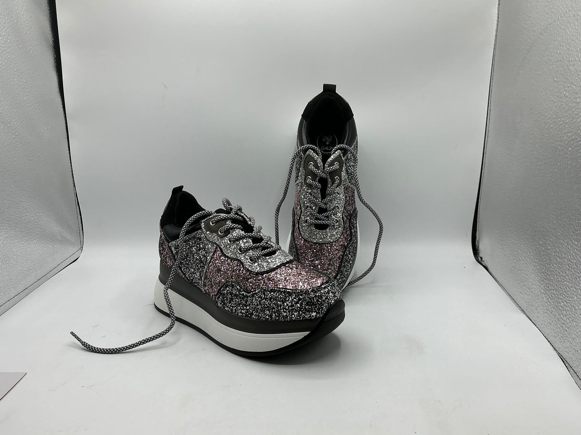 Platform sneakers size 5
